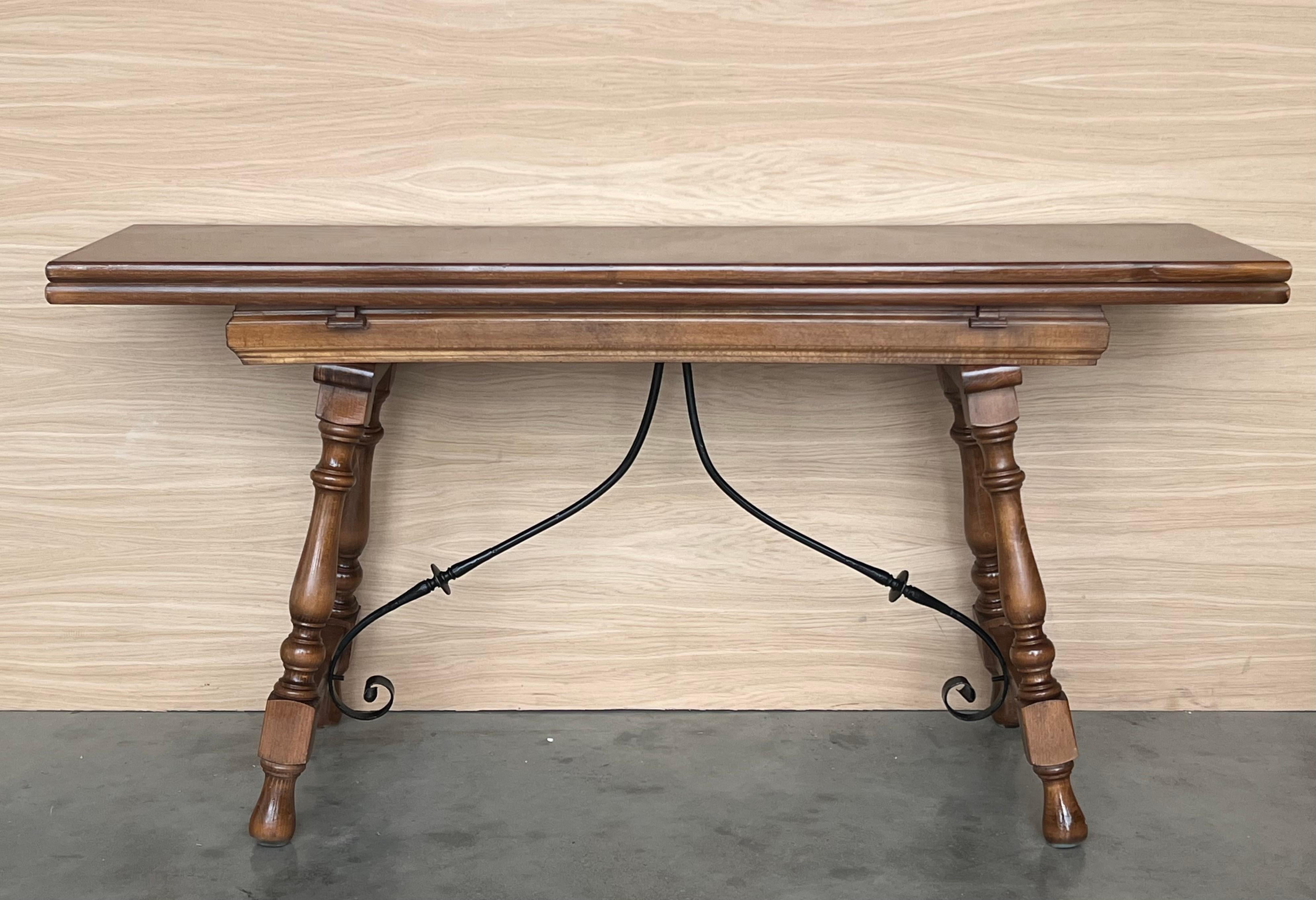 20th century Spanish console fold out farm table
Works as both a dining table and console.

Opened wide : 32in
From the floor to the bottom top table : 29.52in