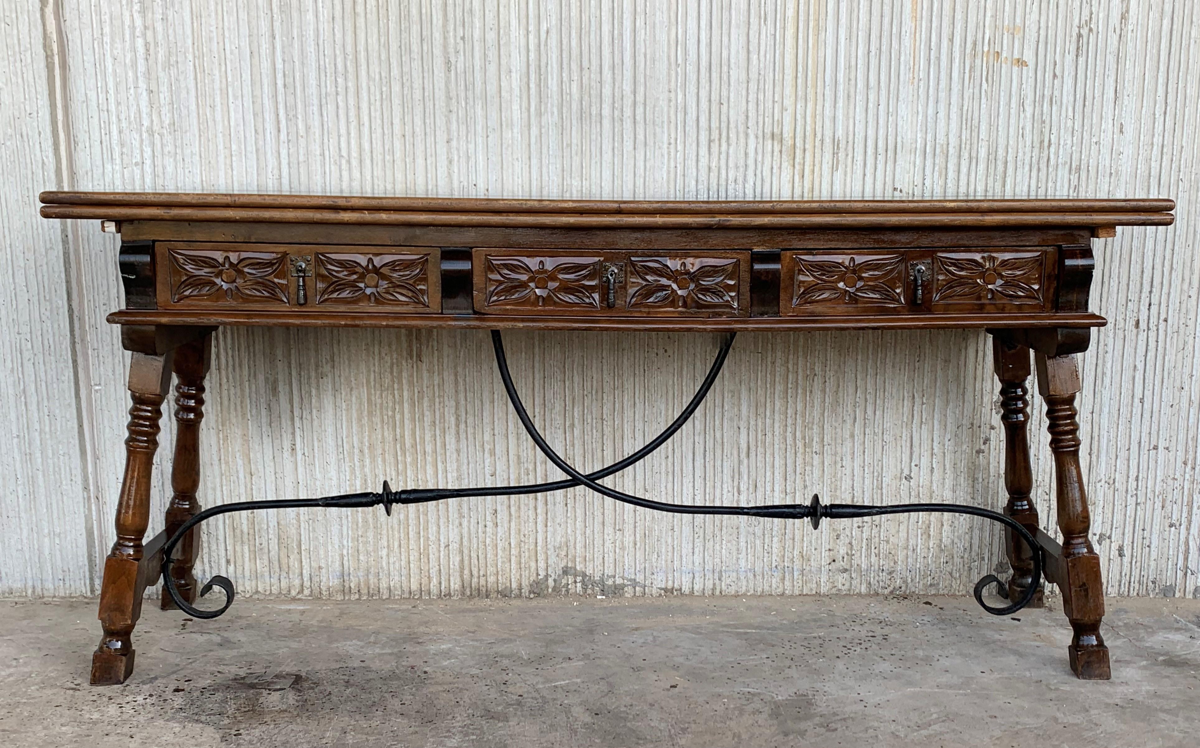 20th century Spanish console fold out farm table
Works as both a dining table and console.
Extra measures:
16.53
