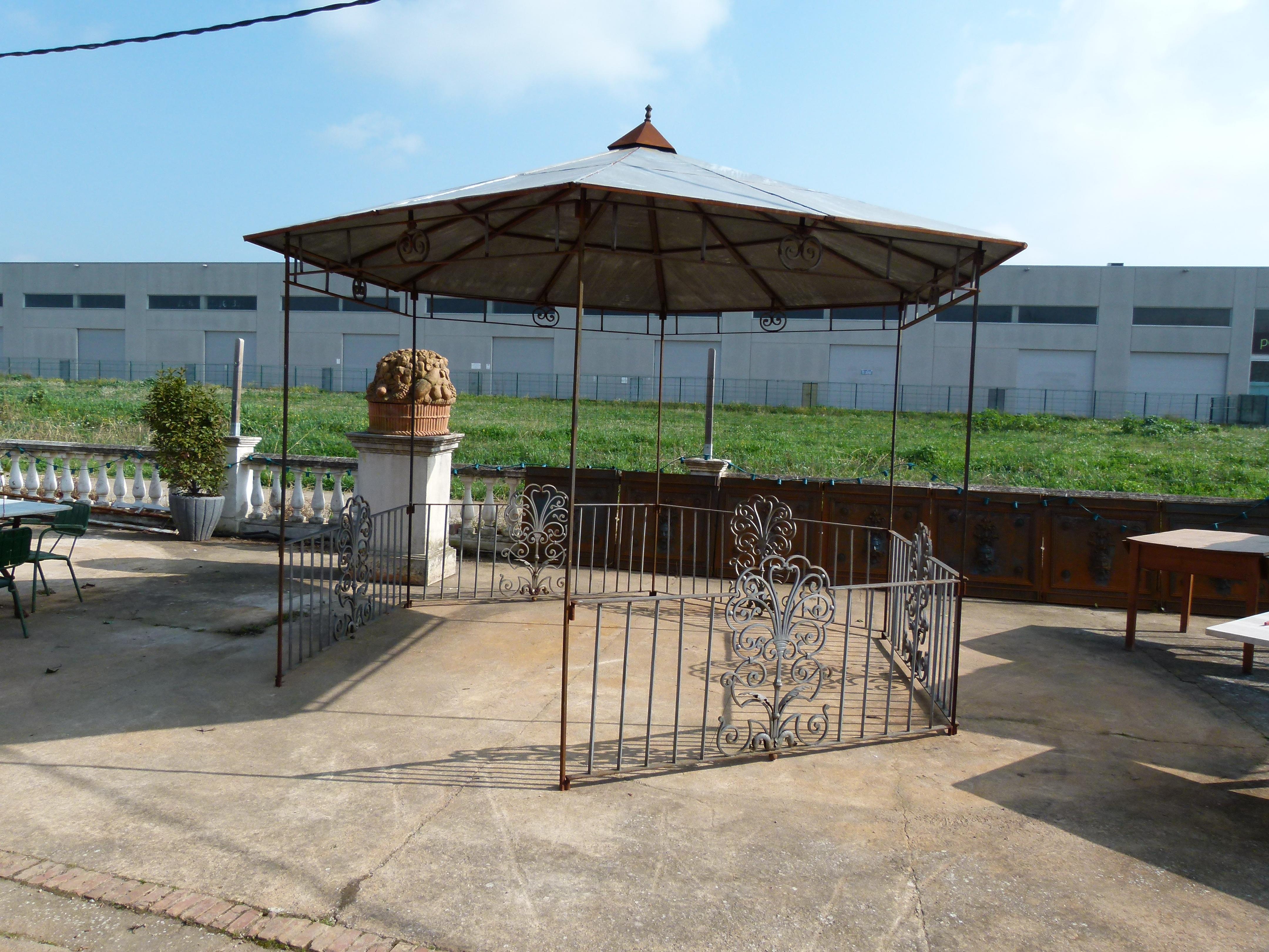 Large 20th Century  hexagonal Spanish Iron Pergola  For Sale 9