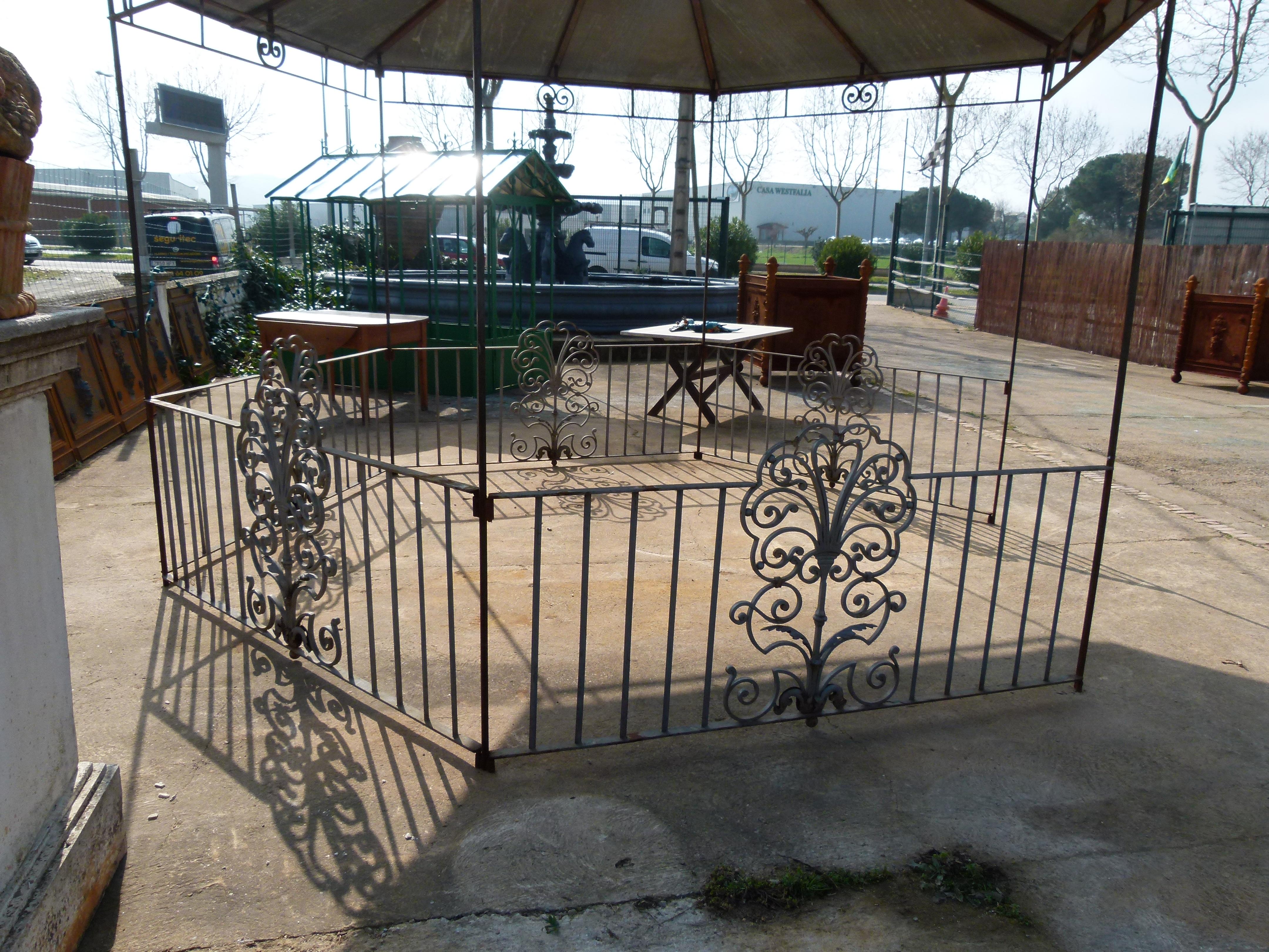gazebo in ferro battuto antico