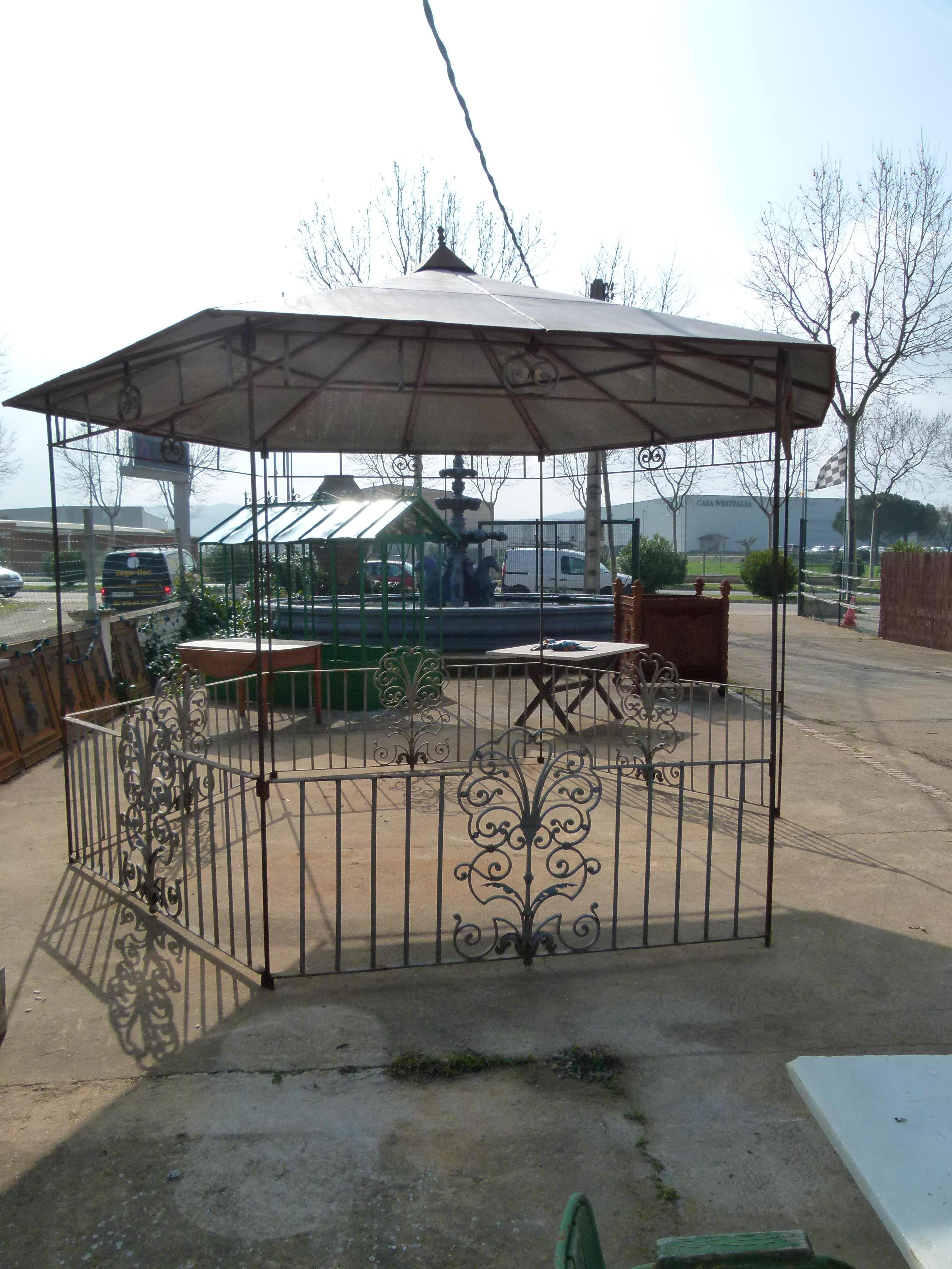 gazebo esagonale in ferro
