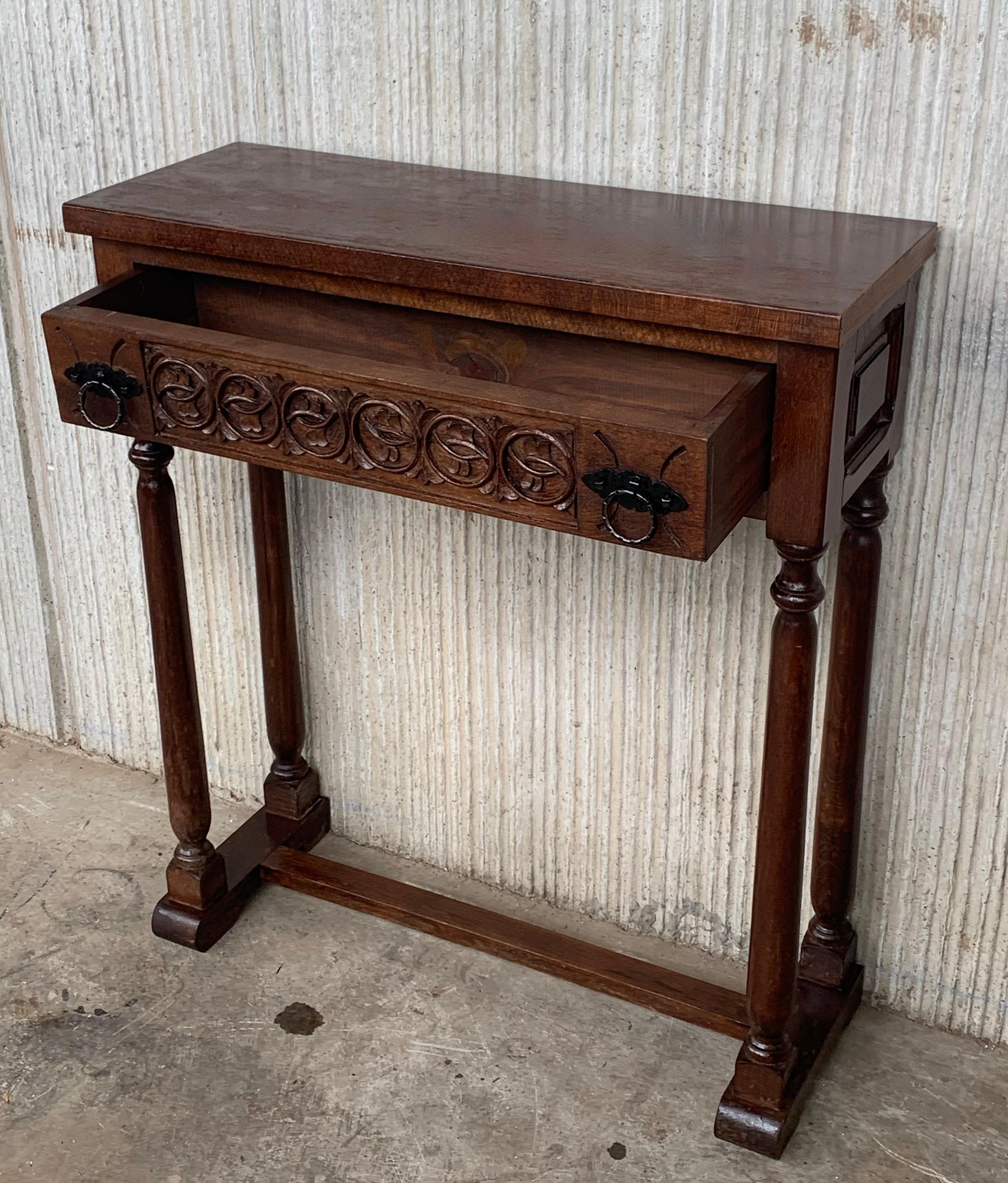 20th Century Spanish Little Console Table with One Drawer and Turned Legs 1