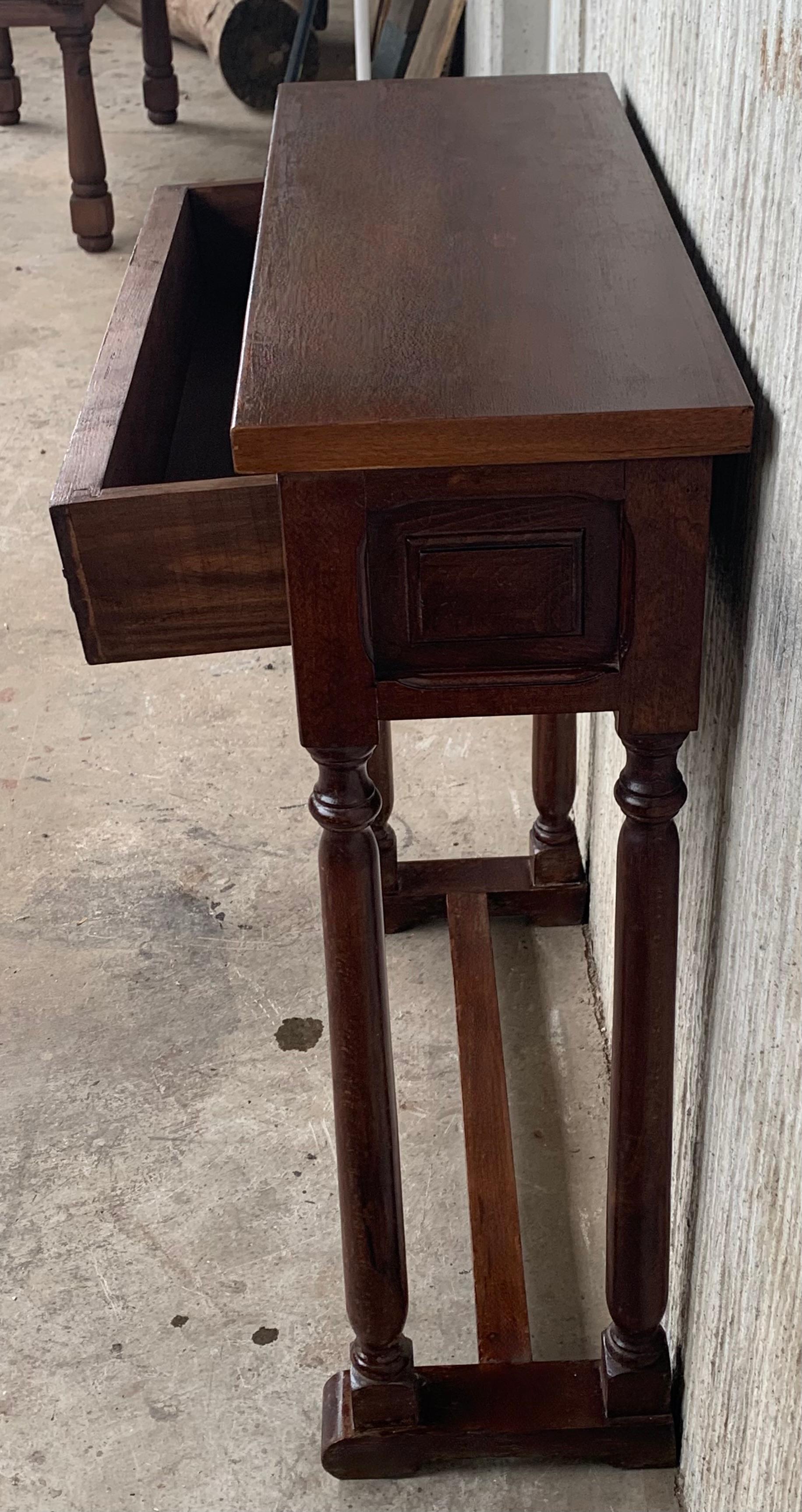 20th Century Spanish Little Console Table with One Drawer and Turned Legs 4