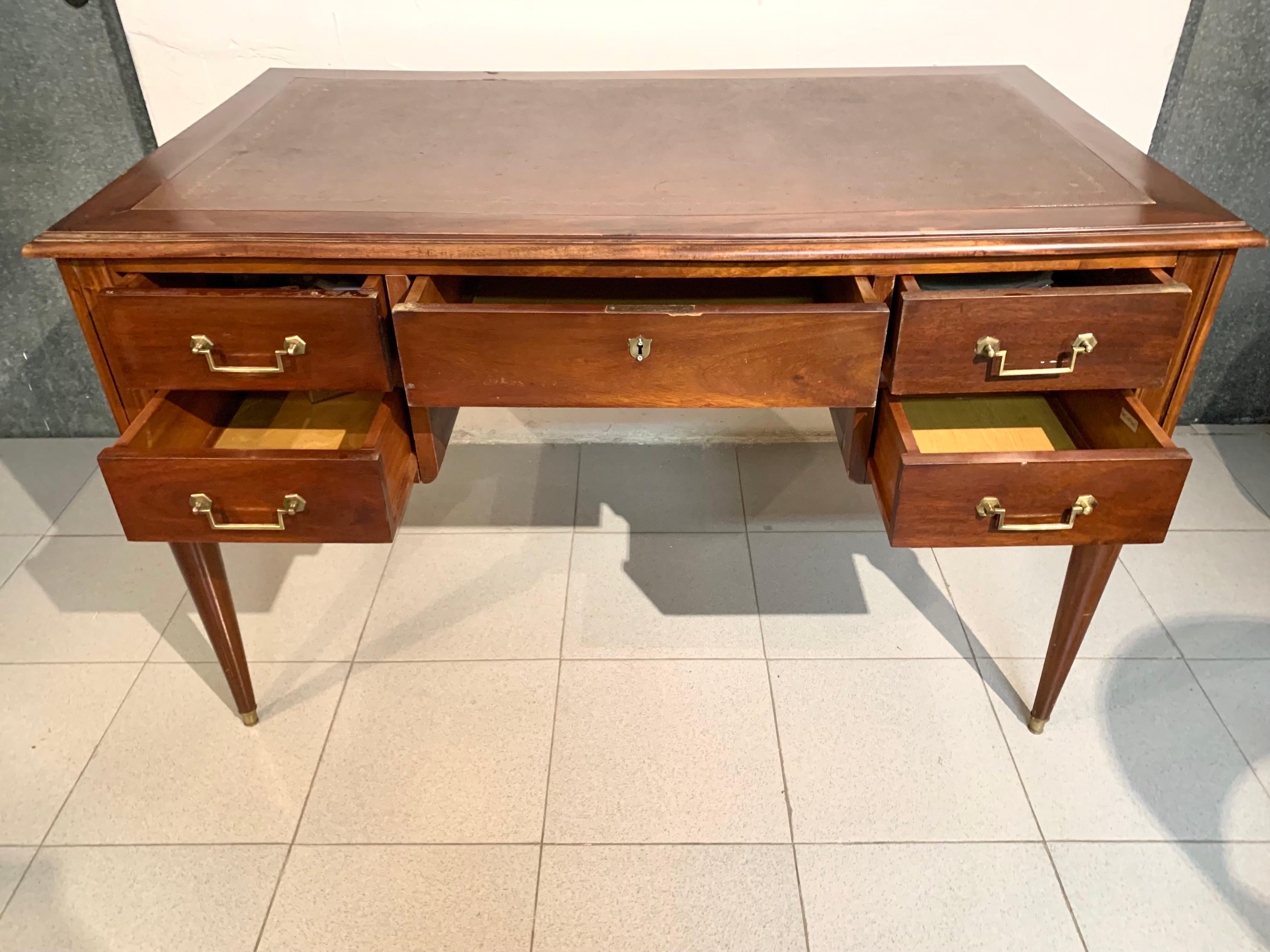 20th Century Spanish Louis XVI Style Cherrywood Desk Writing Leather Top For Sale 4