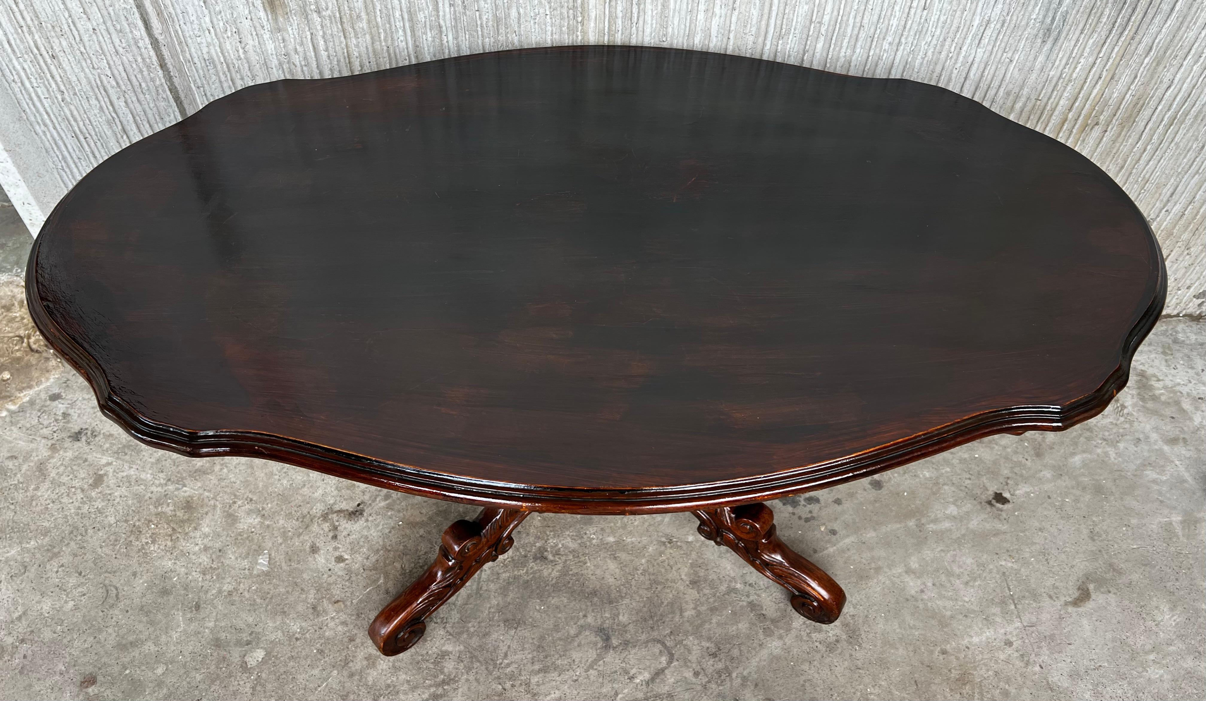 20th Century Spanish Mariano Garcia Carved Pedestal Coffee Table In Good Condition For Sale In Miami, FL