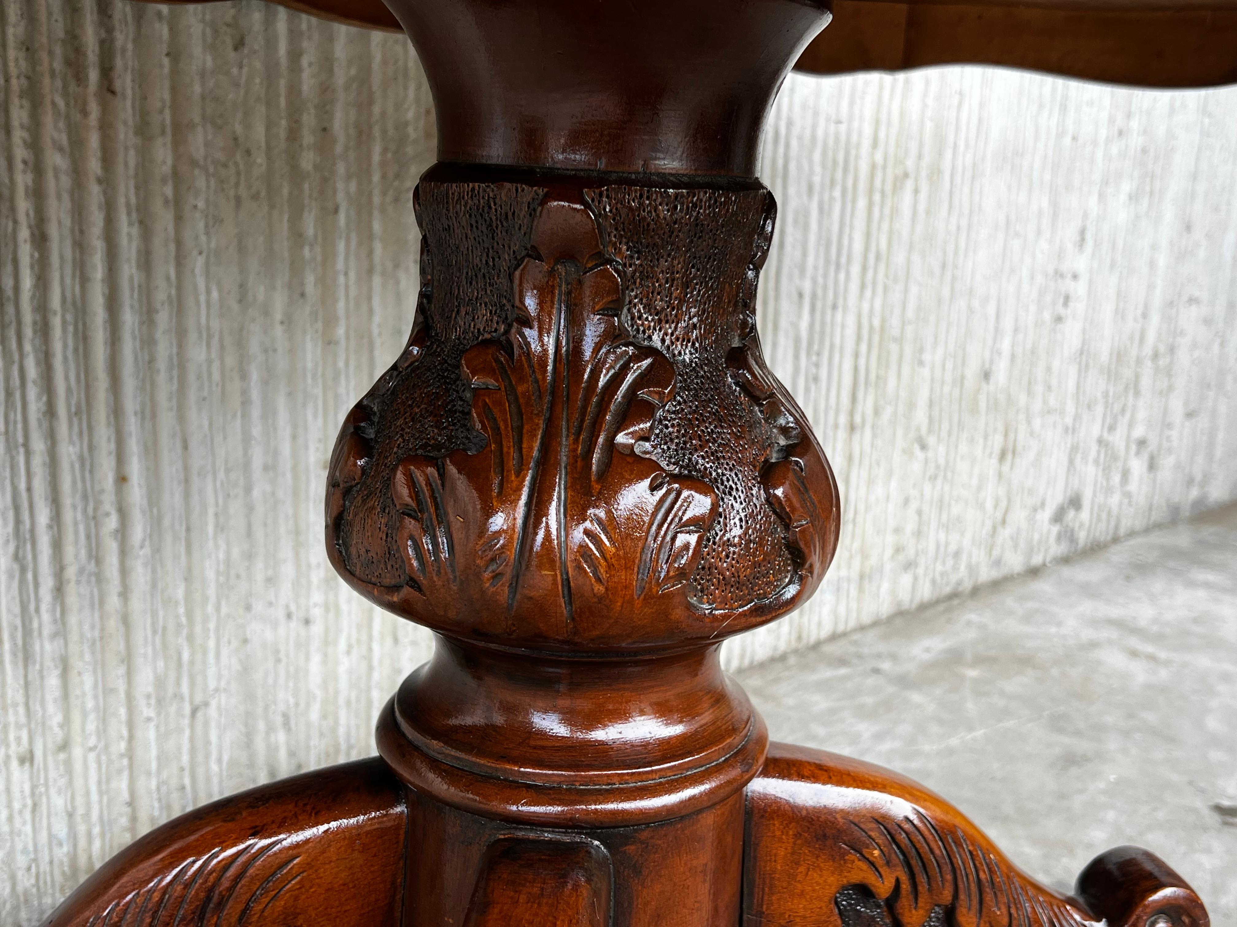 20th Century Spanish Mariano Garcia Carved Pedestal Coffee Table For Sale 1