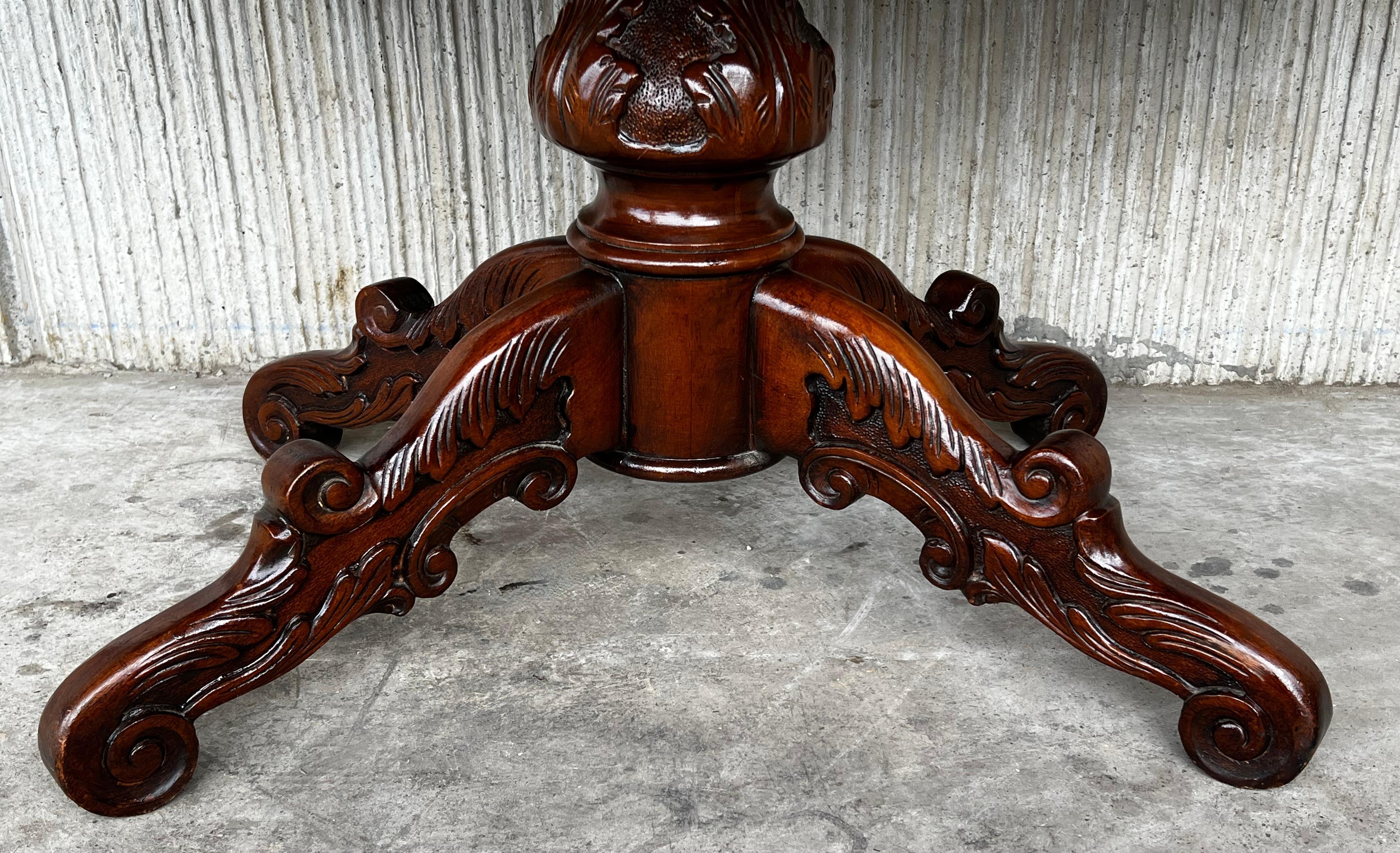 20th Century Spanish Mariano Garcia Carved Pedestal Coffee Table For Sale 3