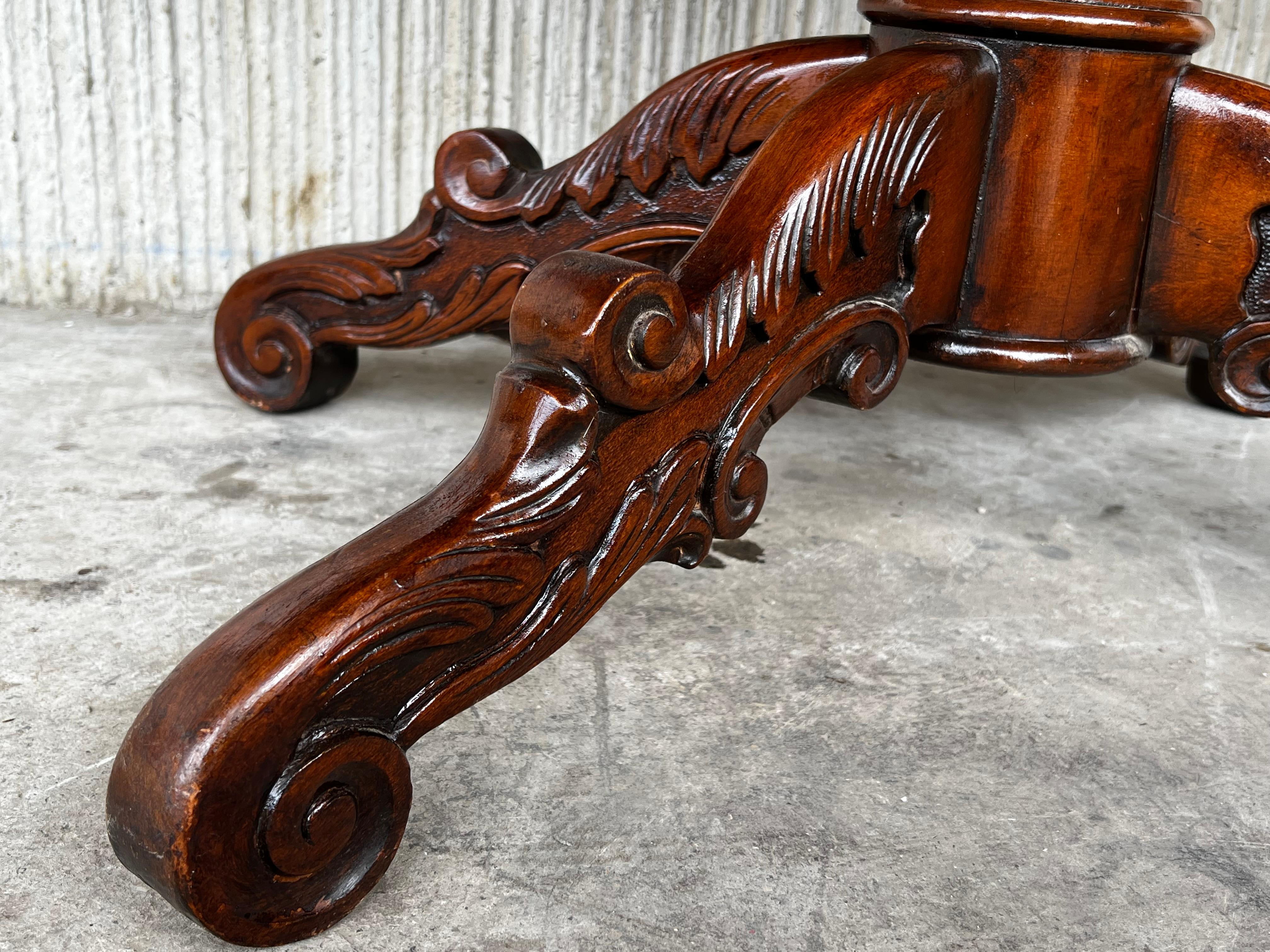 20th Century Spanish Mariano Garcia Carved Pedestal Coffee Table For Sale 4