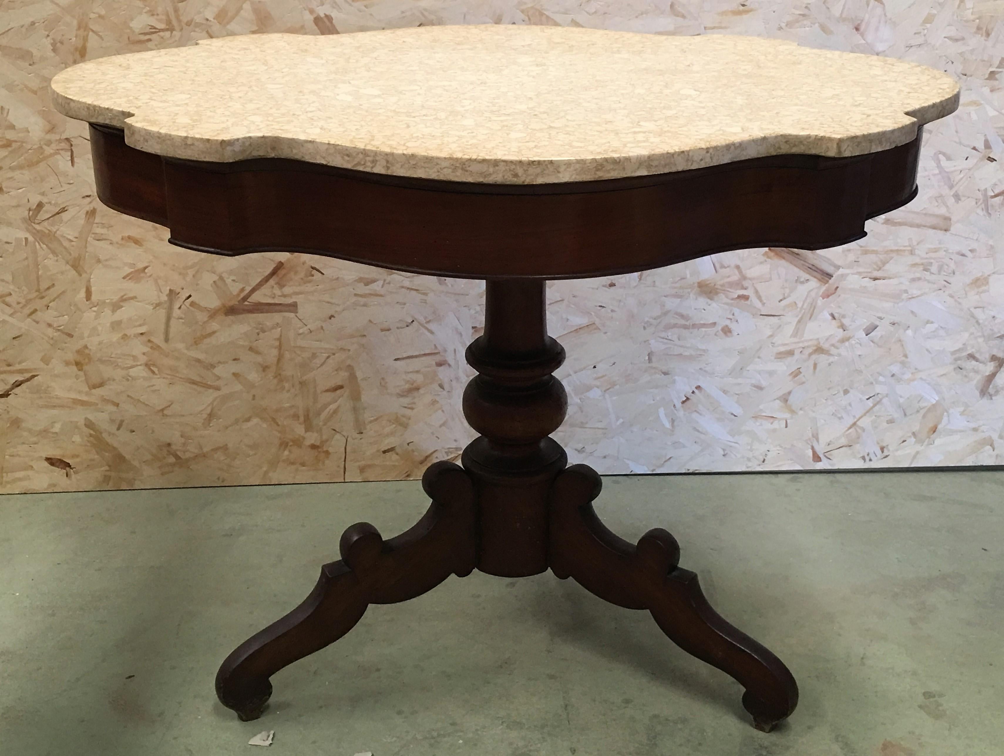 Mesa española de pedestal Mariano Garcia del siglo XX con tapa de mármol.