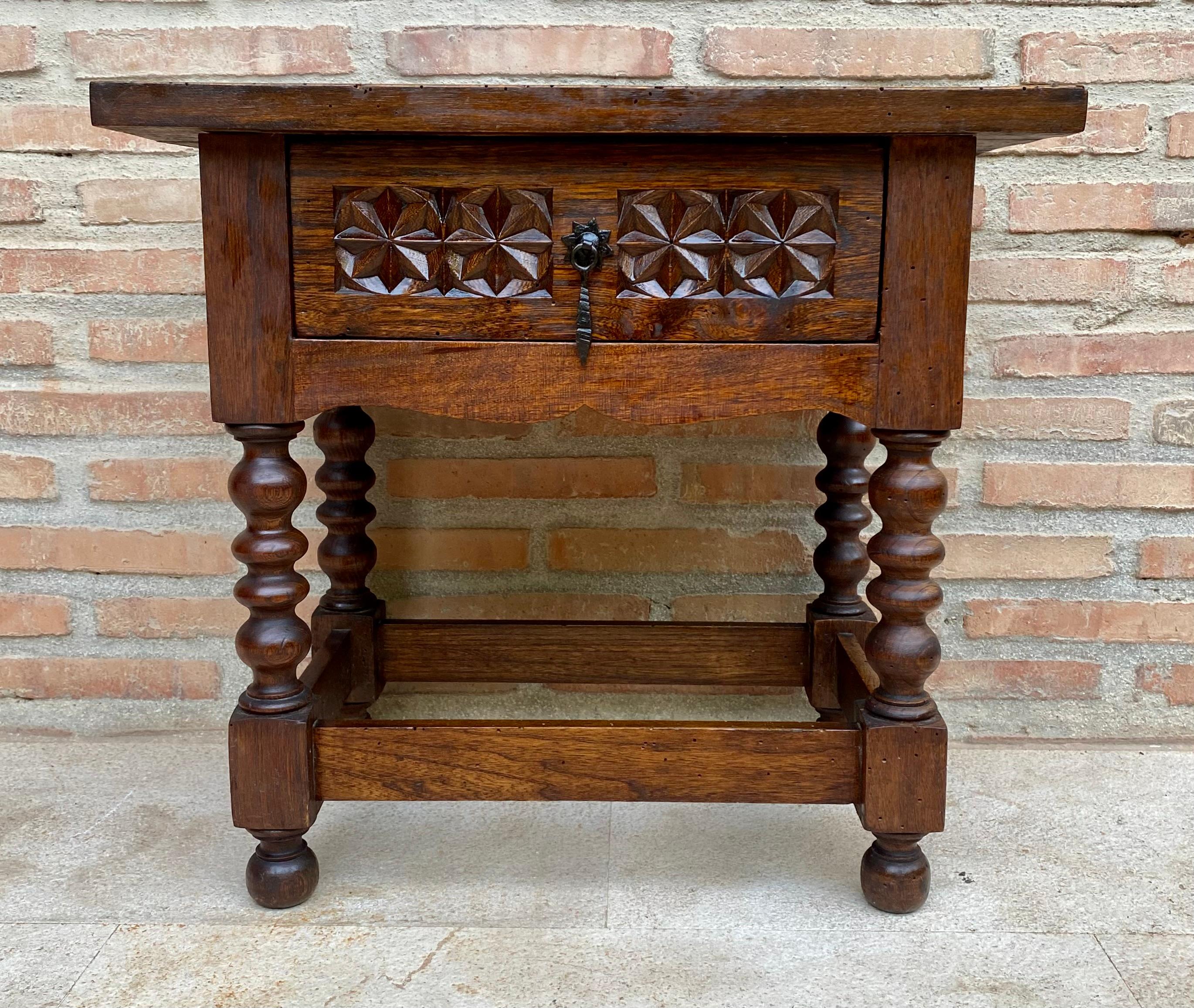 20th century Spanish nightstands in solid walnut with carved drawer and iron hardware.
Beautiful table that you can use like a nightstand or side table, end table, or table lamp.
