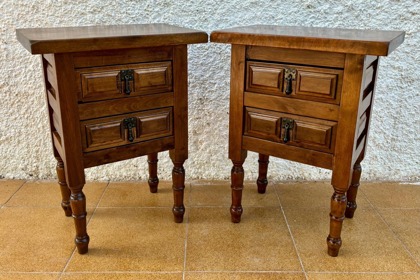Mid-Century moderno Comodini spagnoli del XX secolo con due cassetti e ferramenta in ferro, anni '50, set in vendita