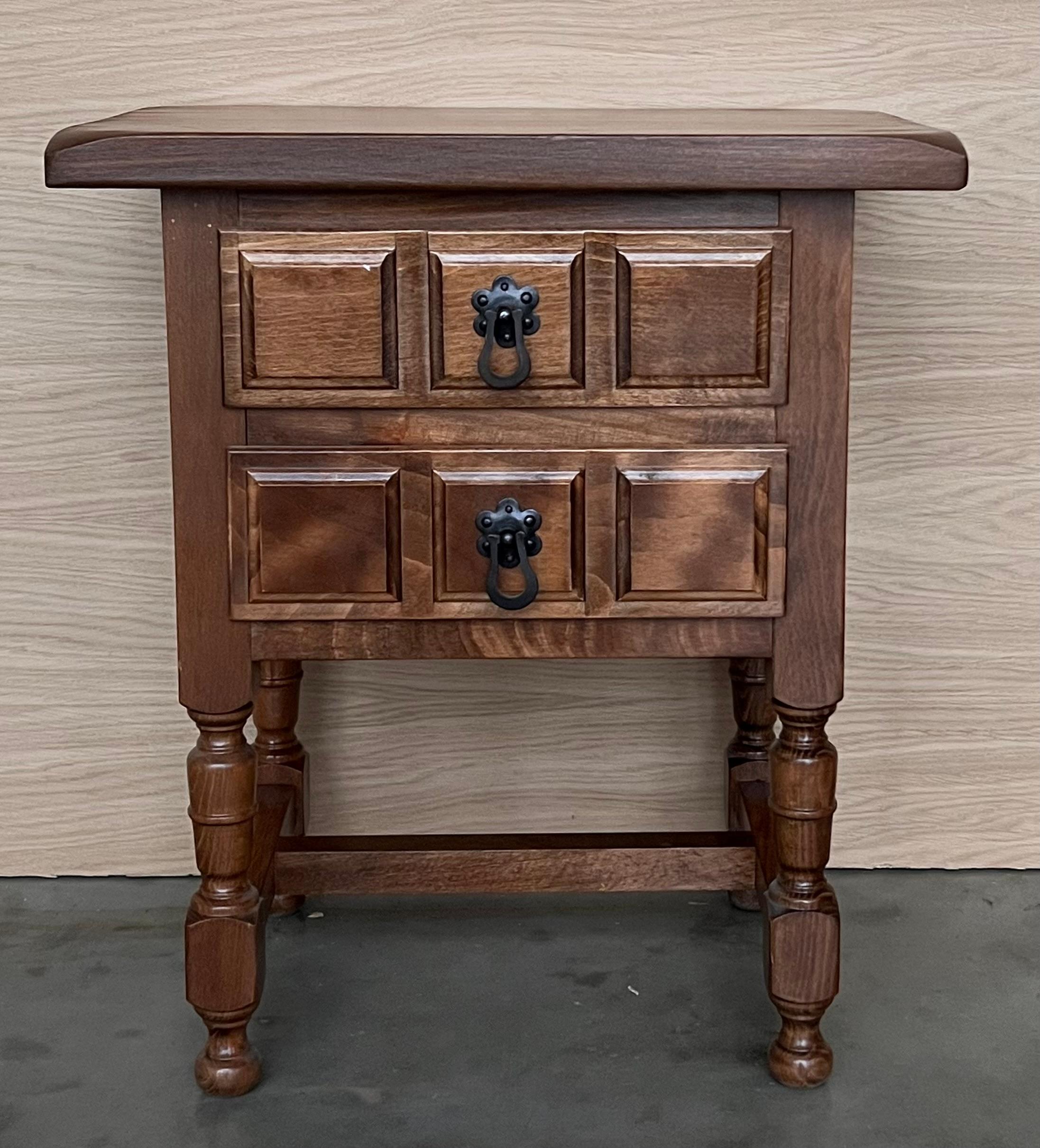 20th century Spanish nightstand with two carved drawer and flour iron hardware .
Beautiful table that you can use like a nightstand or side table, end table... or table lamp.