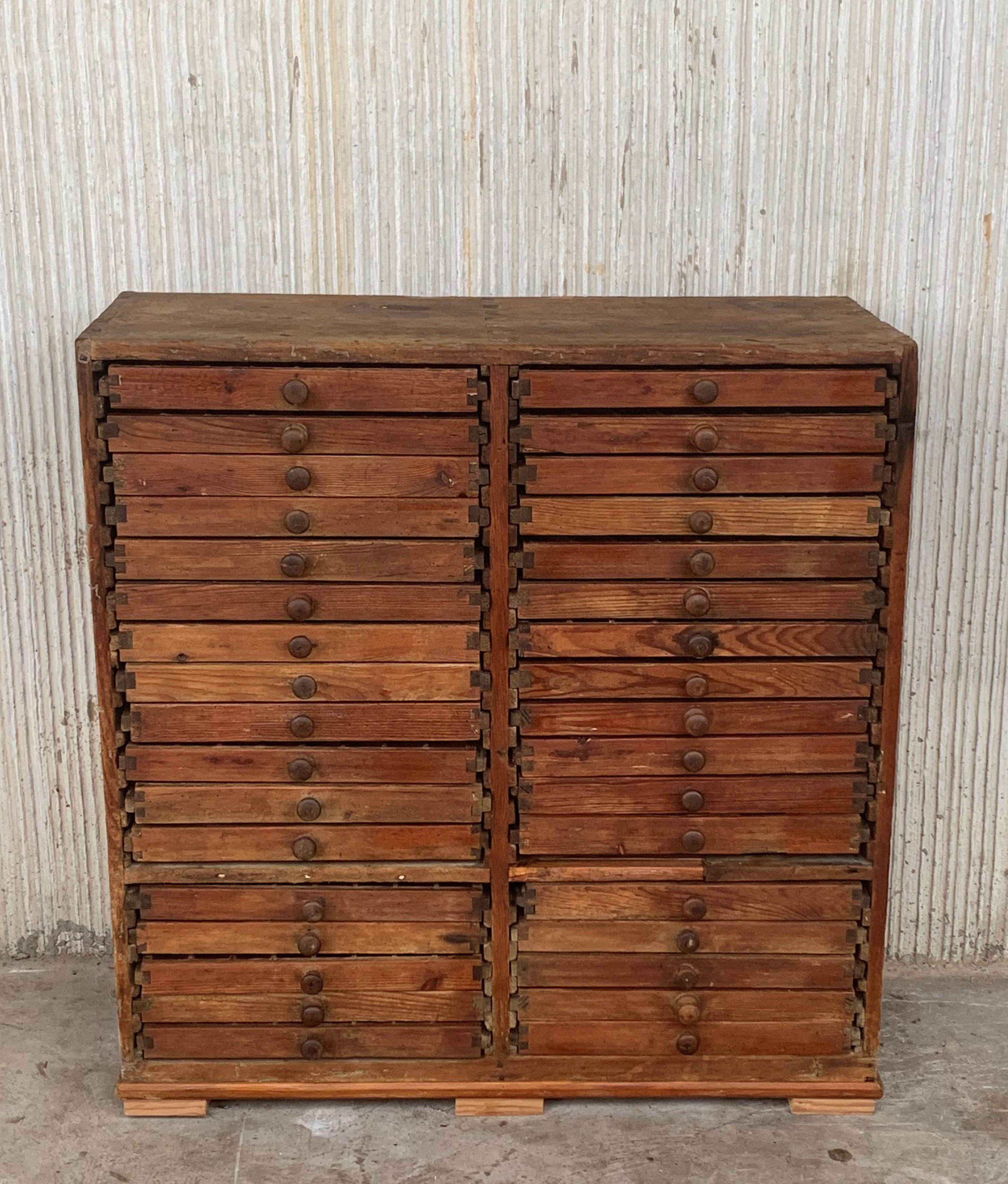 20th Century Spanish Oak Fitted Doctors Filing Cabinet Drawers, circa 1930 In Good Condition In Miami, FL