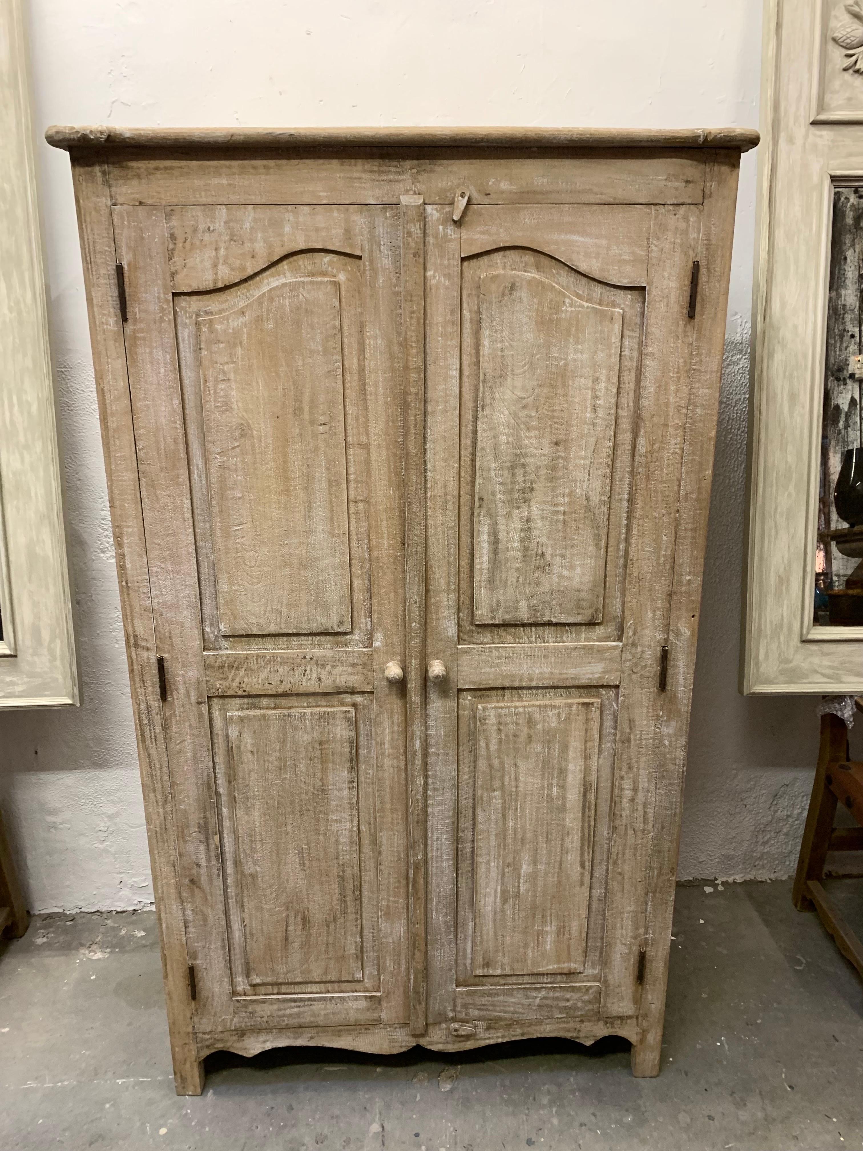 20th Century Spanish Pine Wood Grey Patined Cupboard For Sale 5