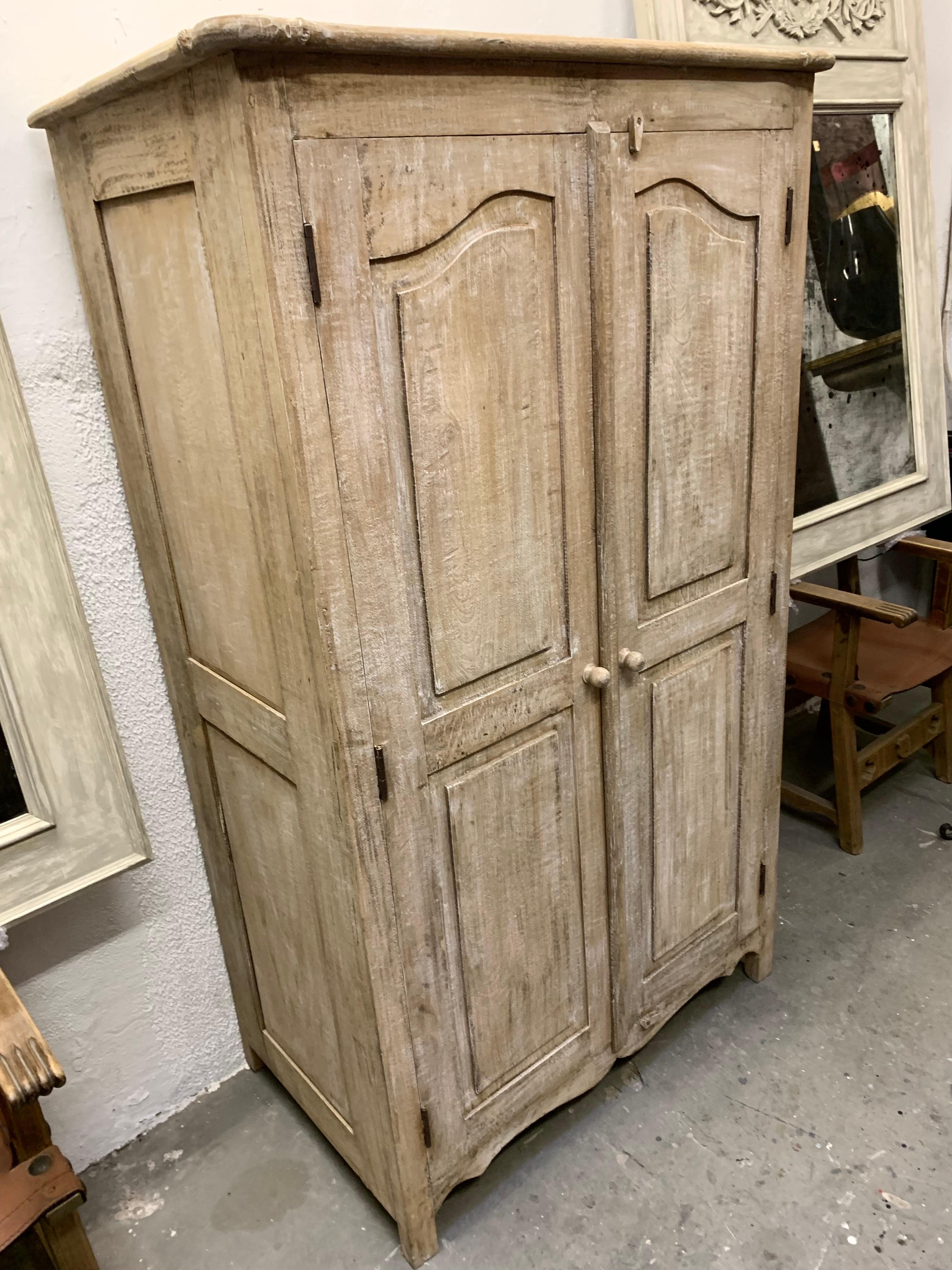 20th Century Spanish Pine Wood Grey Patined Cupboard For Sale 7