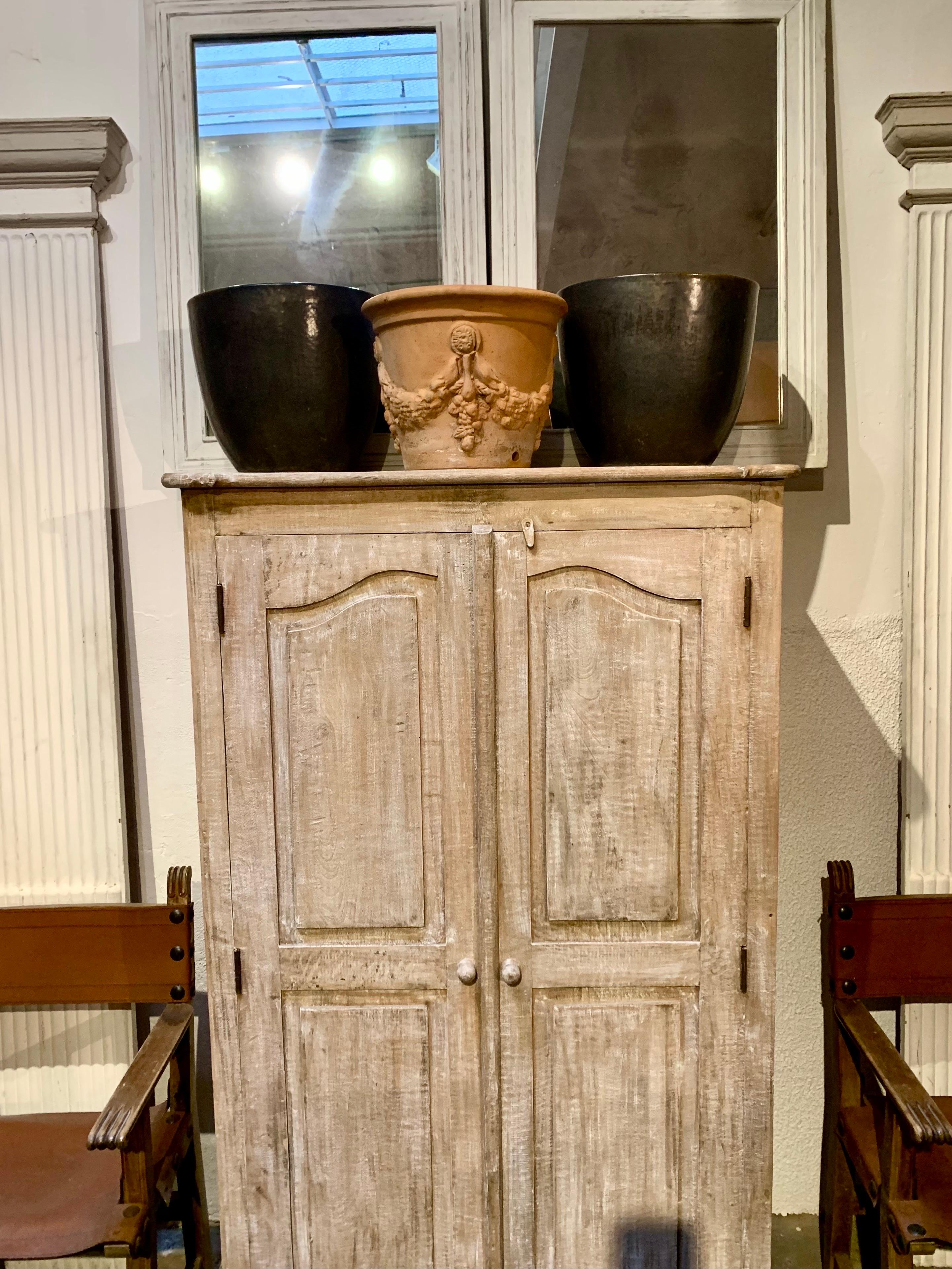 20th Century Spanish Pine Wood Grey Patined Cupboard For Sale 10