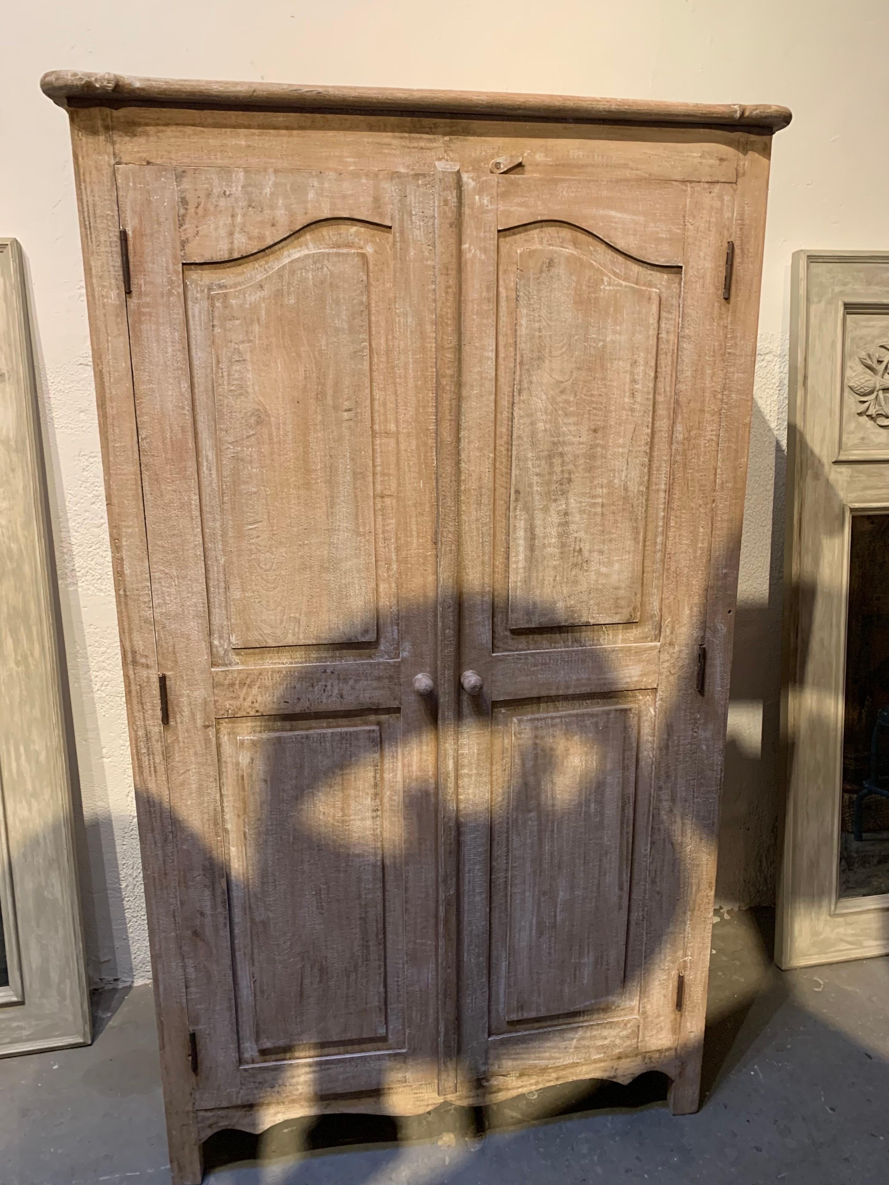 Hand-Painted 20th Century Spanish Pine Wood Grey Patined Cupboard For Sale