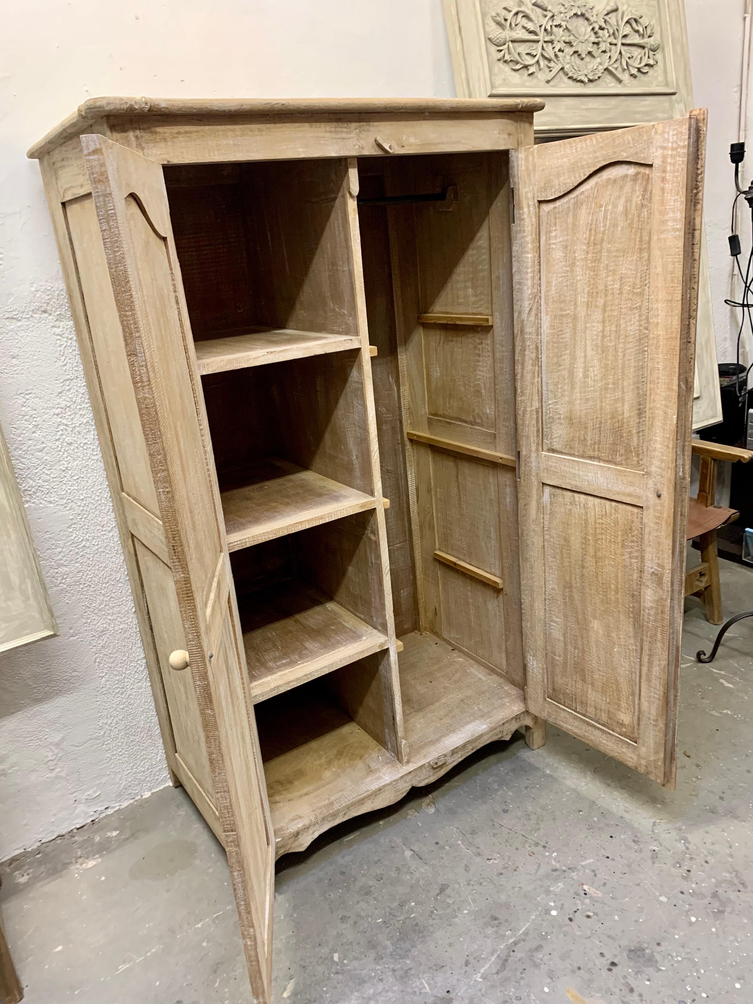 20th Century Spanish Pine Wood Grey Patined Cupboard For Sale 3