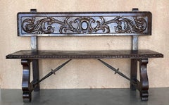 Panchina Banquette in legno di noce intagliato del 20° secolo, "Escaño".