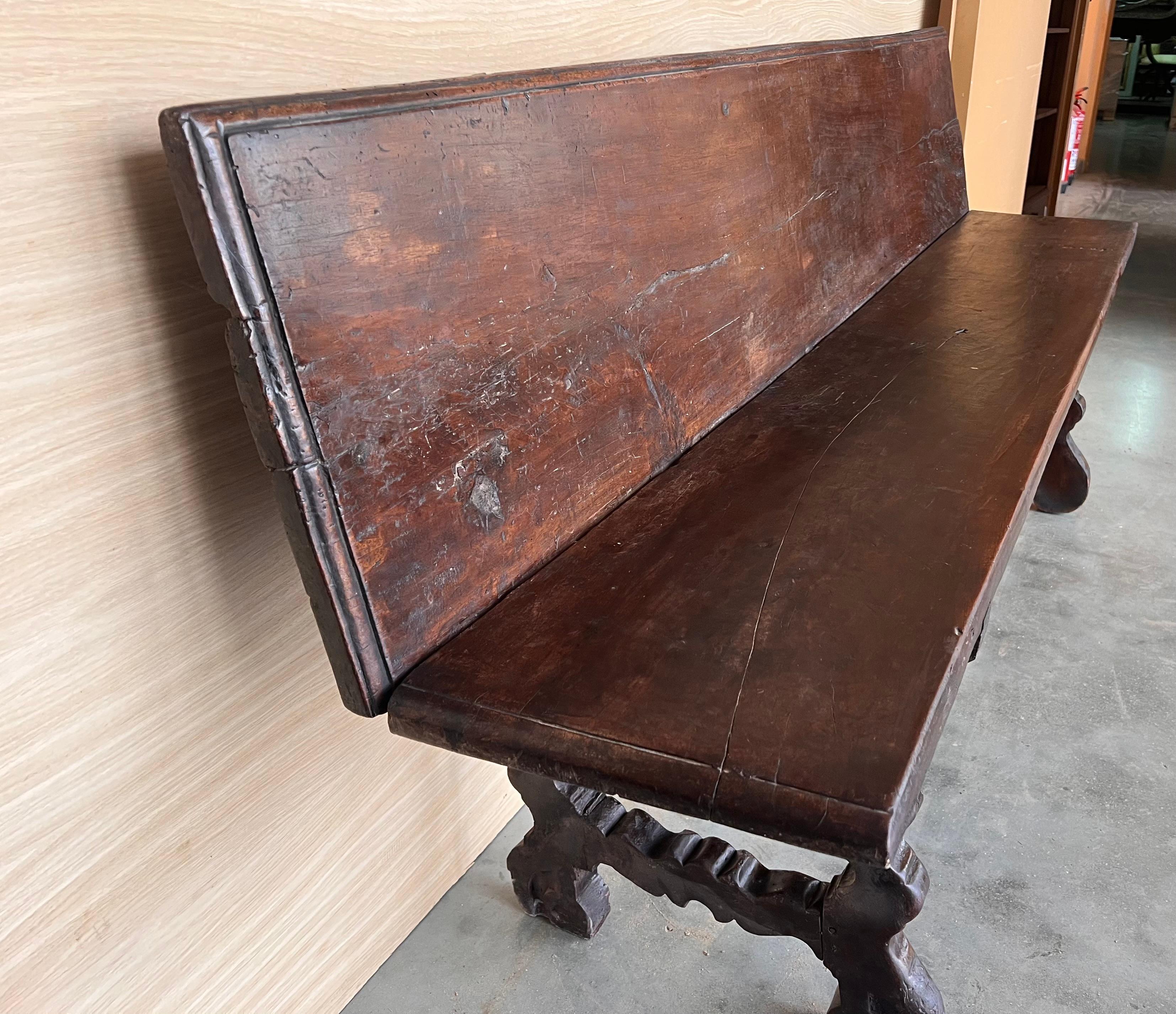 Banquette en noyer sculpté de la Renaissance espagnole du 20e siècle 