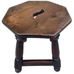 Tabouret bas ou table basse en noyer rustique espagnol du XXe siècle