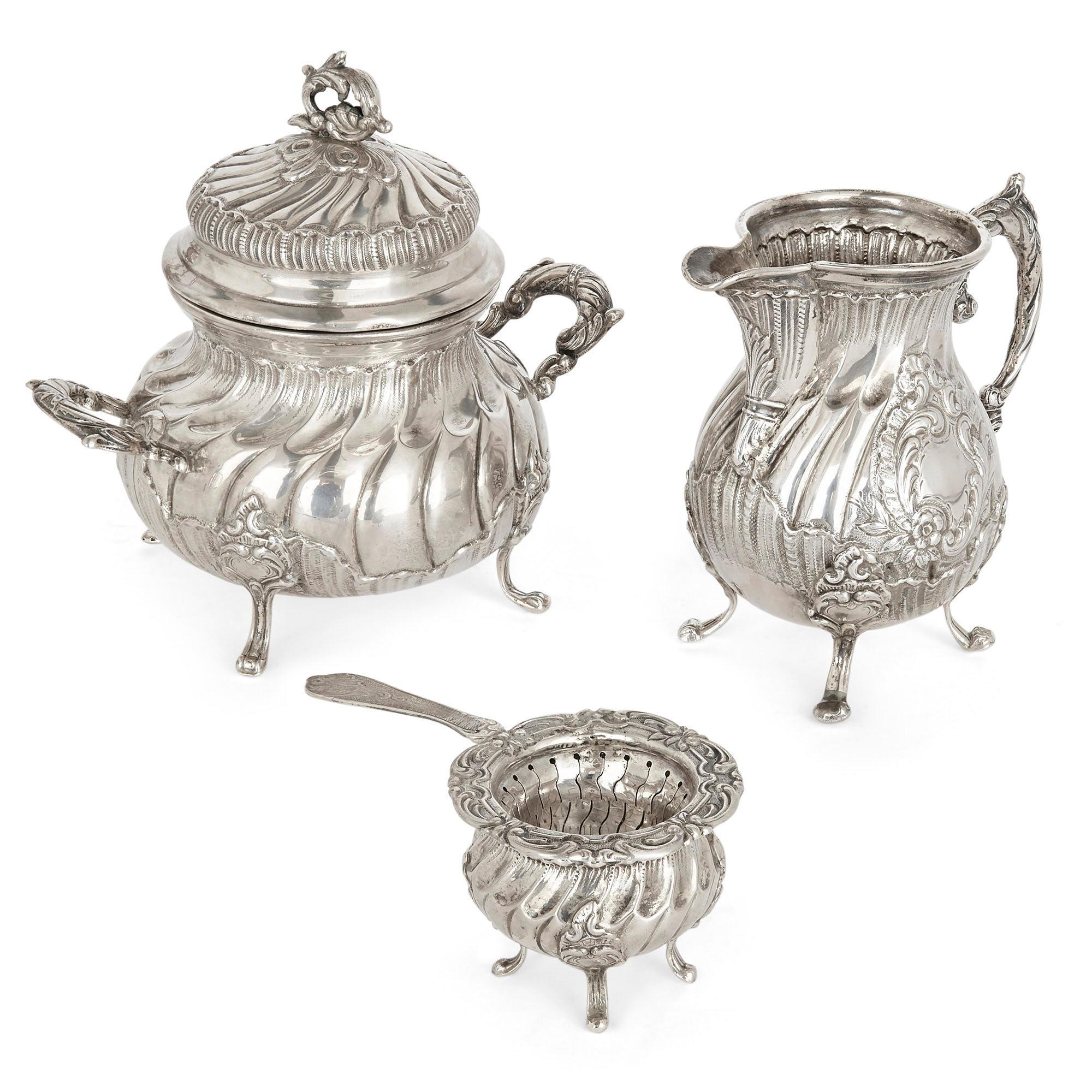 20th Century Spanish Silver Rococo Style Tea and Coffee Service In Good Condition For Sale In London, GB