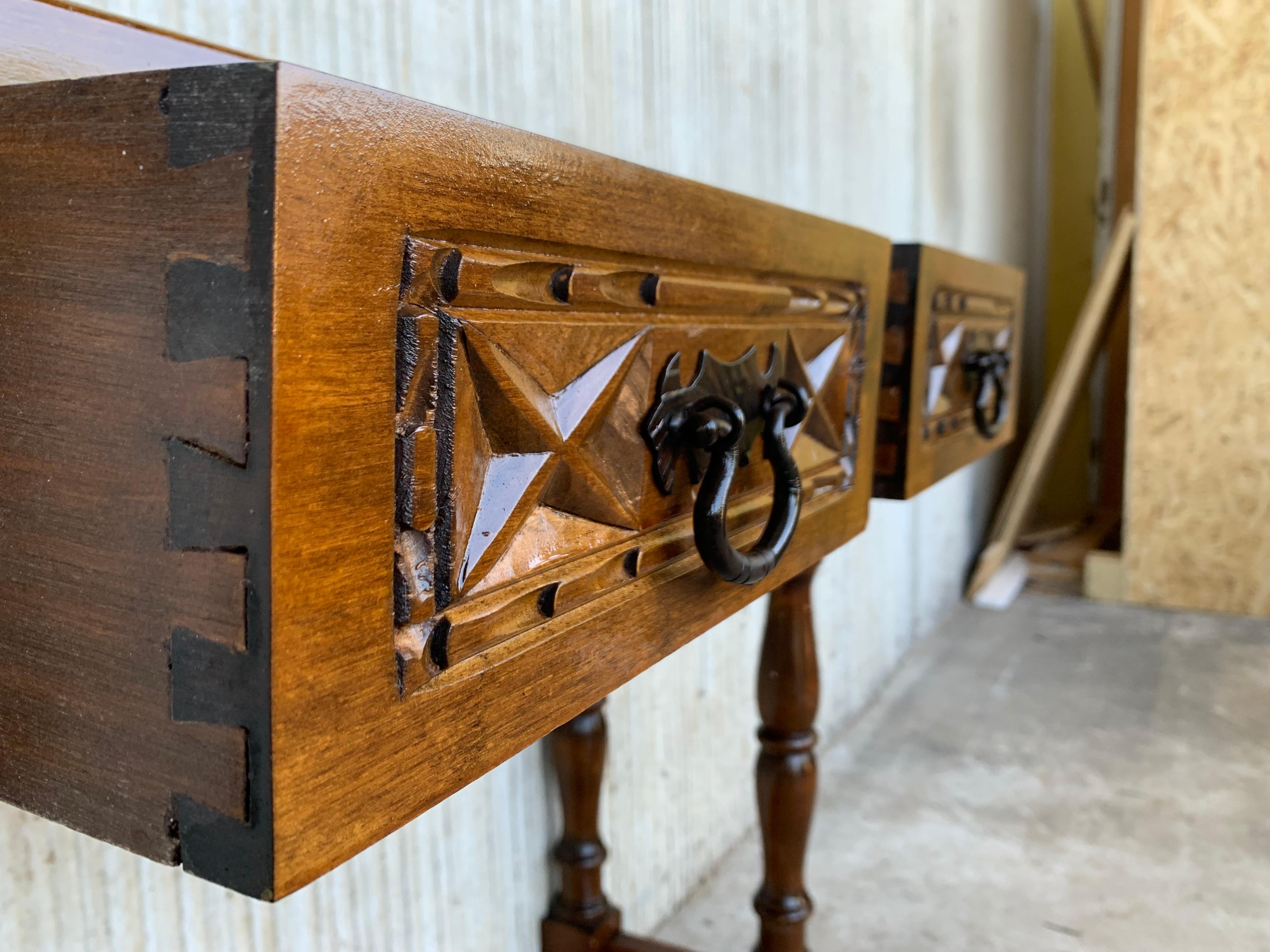 20th Century Spanish Tuscan Console Table with Two Drawers and Turned Legs For Sale 2