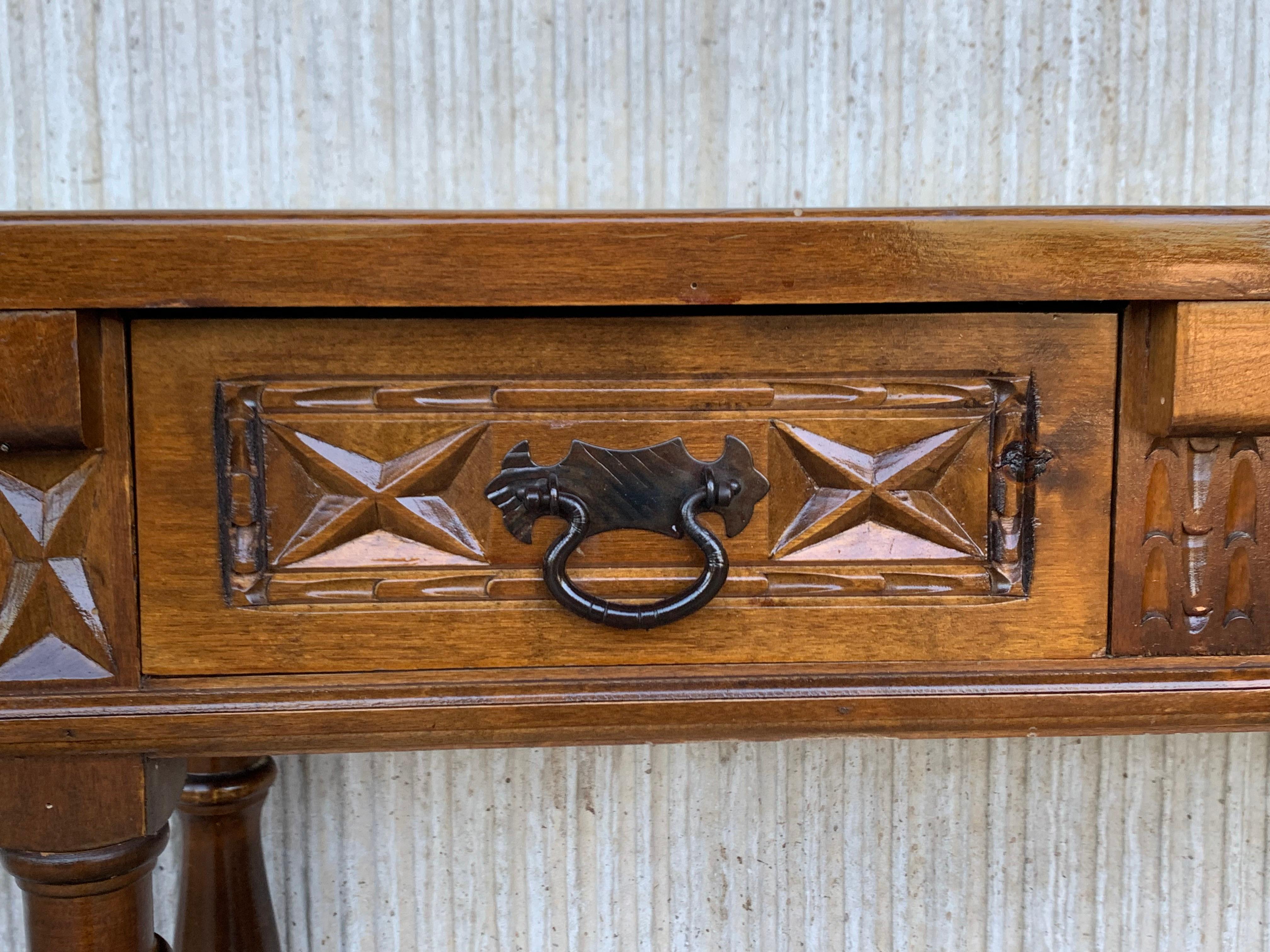 20th Century Spanish Tuscan Console Table with Two Drawers and Turned Legs For Sale 1