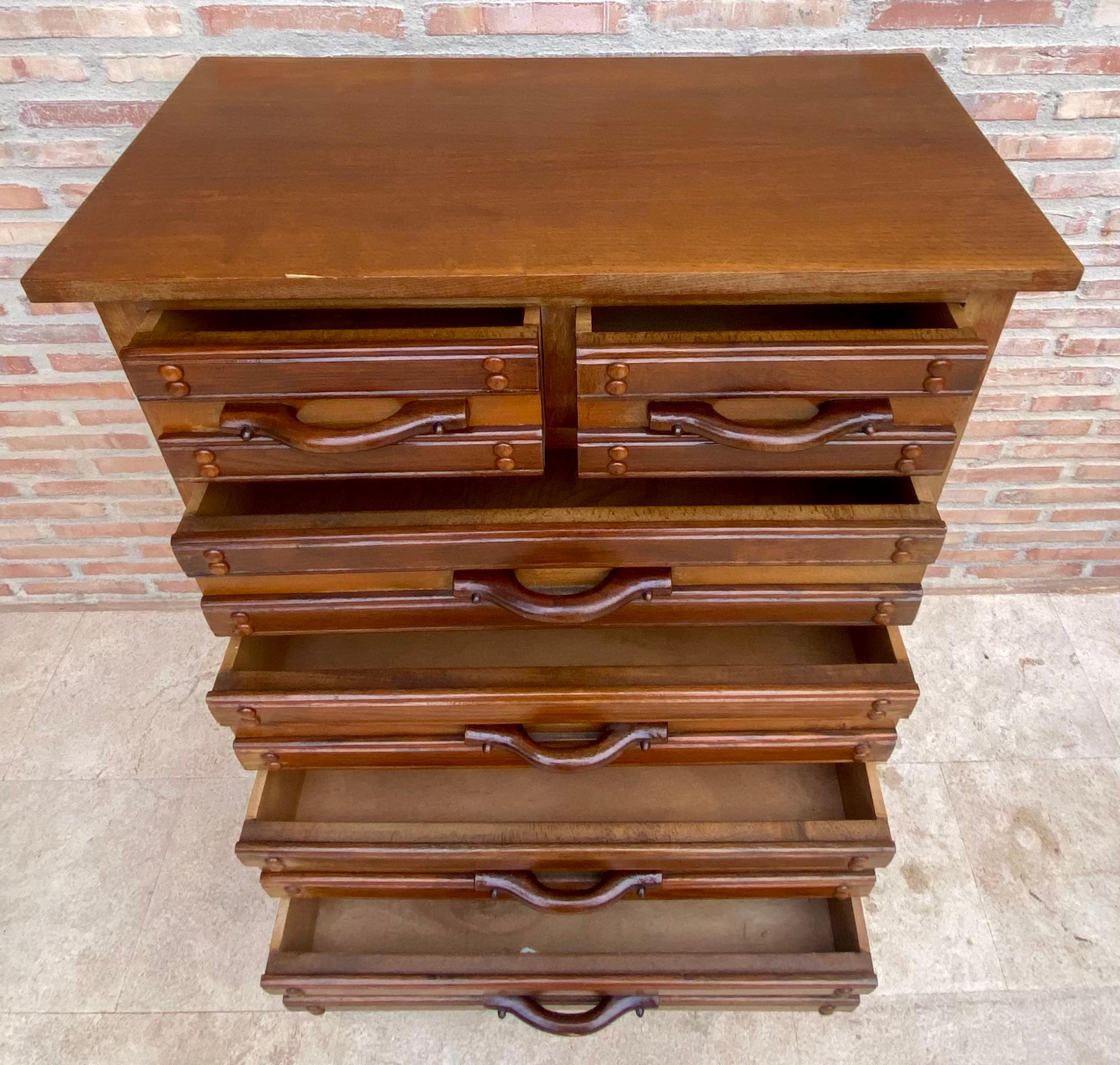 Noce Sifoniera spagnola del XX secolo con sei cassetti in pino intagliato, anni '50 in vendita