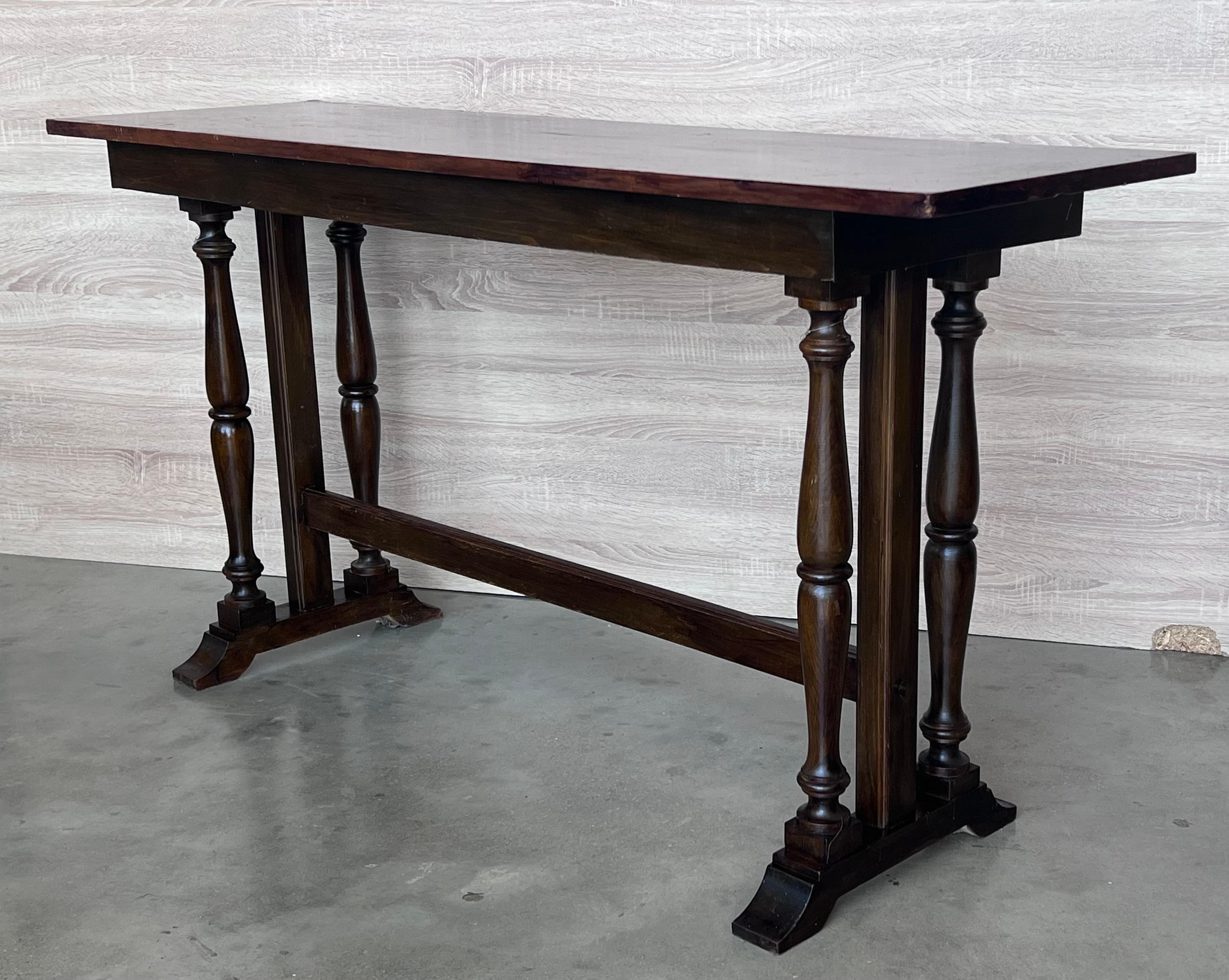 20th Century Spanish Walnut Side Table or Console Table with Triple Leg For Sale 2