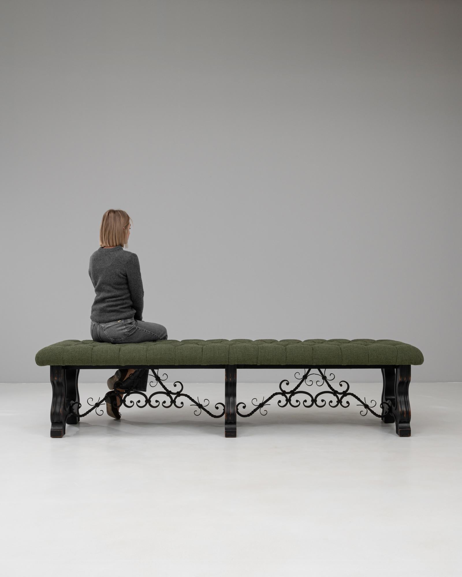 Espagnol Banc espagnol du 20e siècle en bois et métal avec assise tapissée en vente