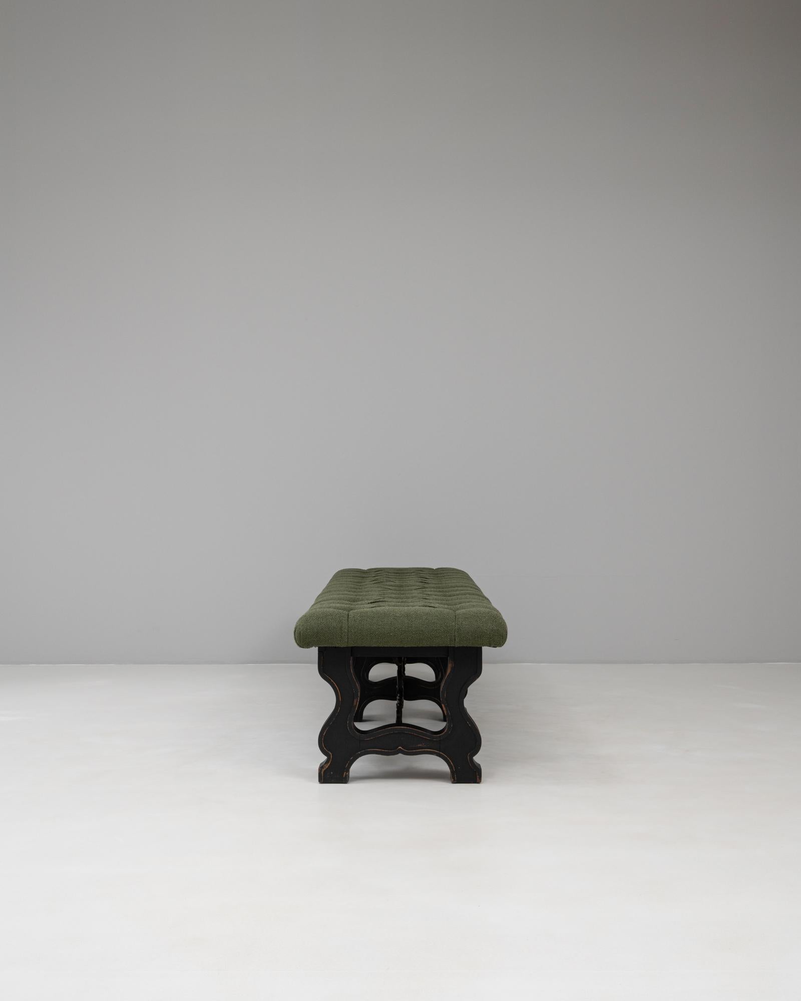 Banc espagnol du 20e siècle en bois et métal avec assise tapissée Bon état - En vente à High Point, NC