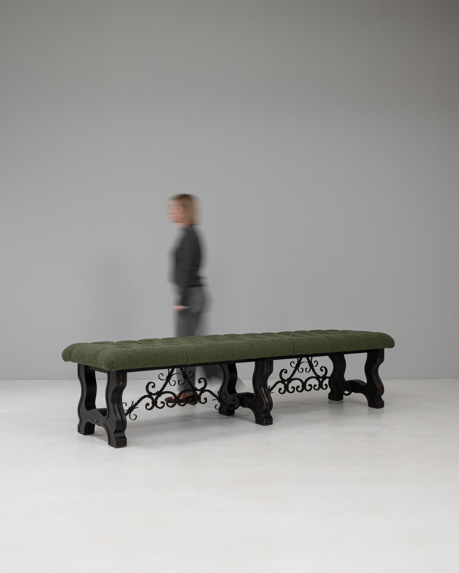 Métal Banc espagnol du 20e siècle en bois et métal avec assise tapissée en vente