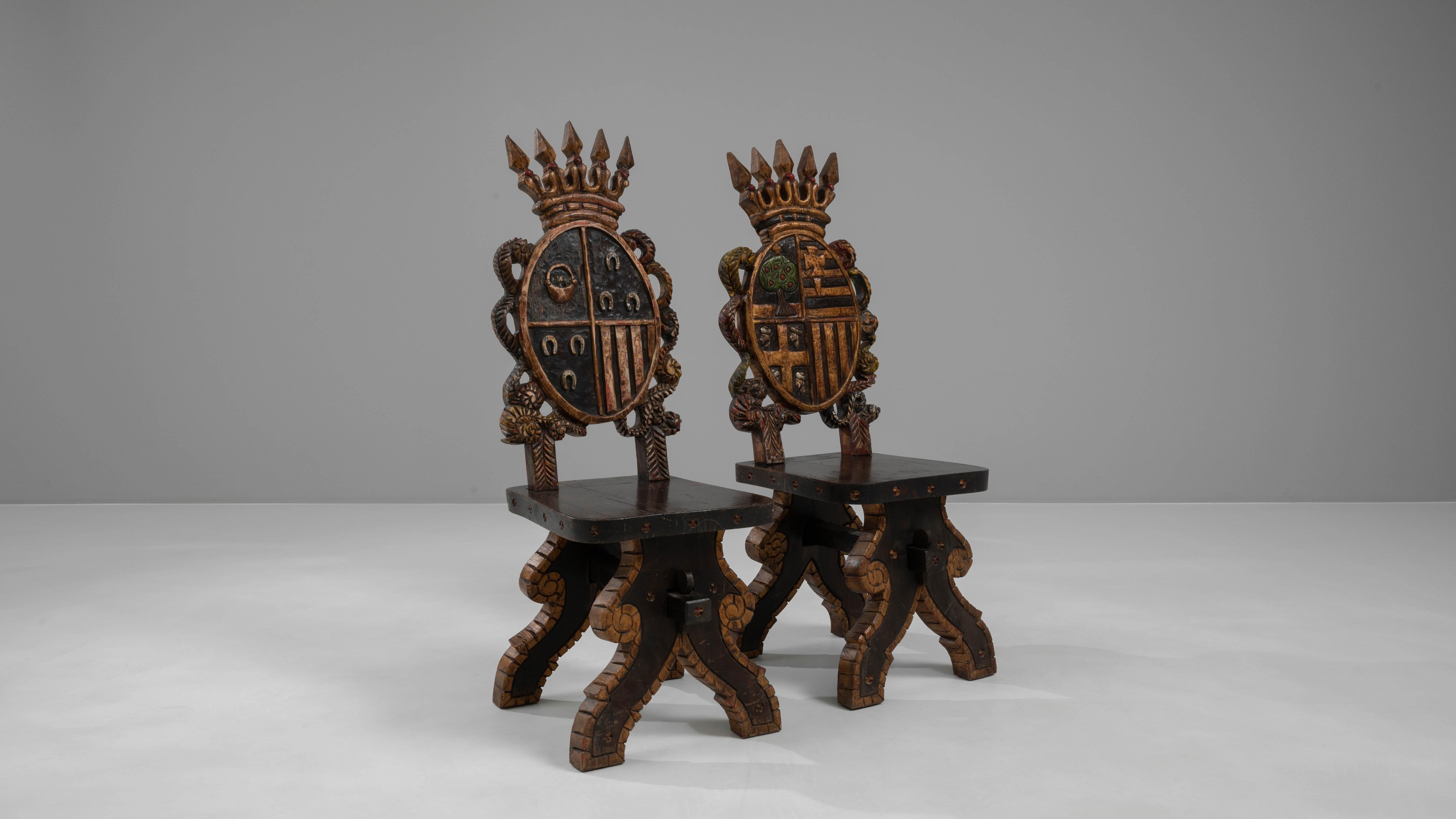 Paire de chaises en bois espagnoles du 20e siècle en vente 4