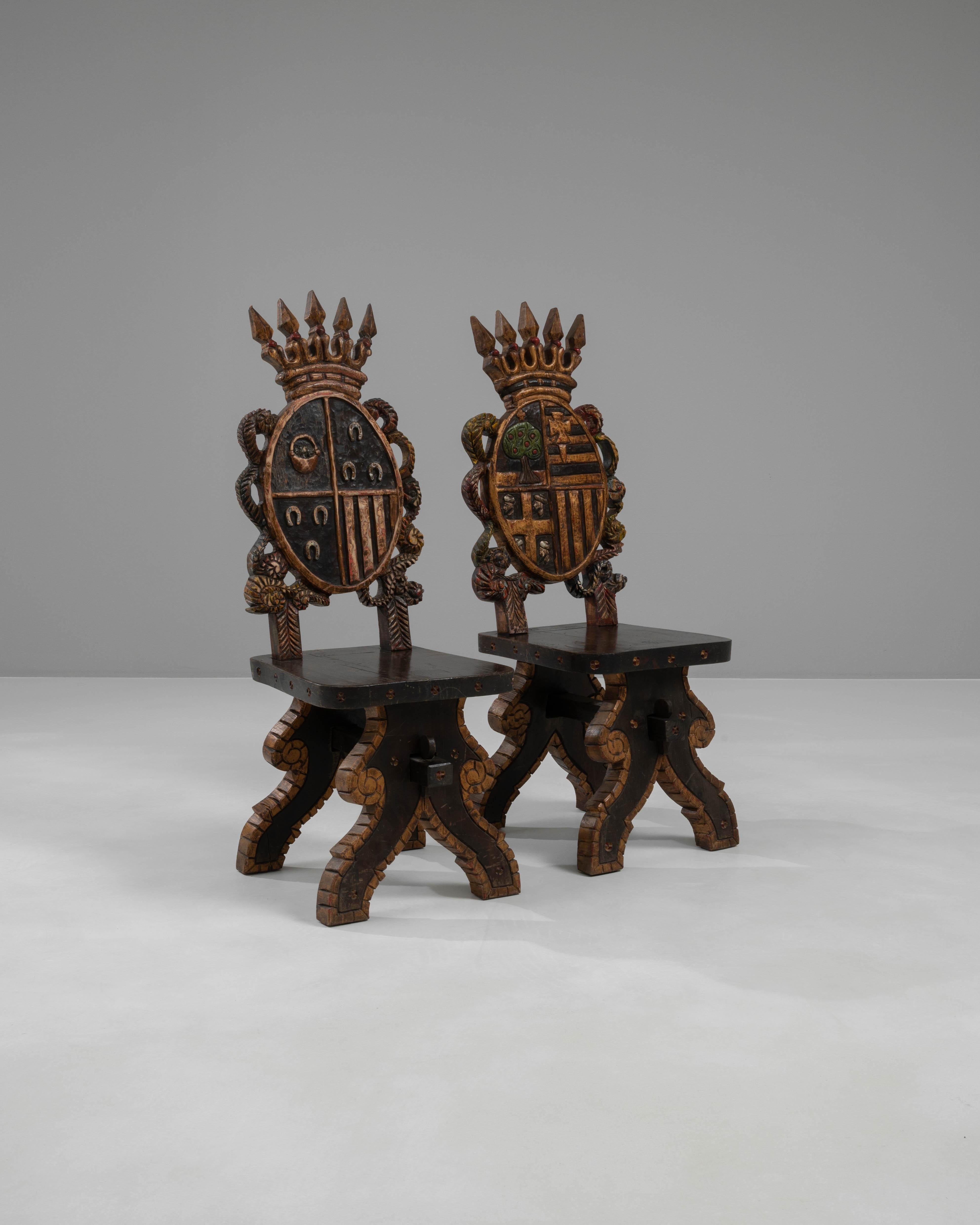 Paire de chaises en bois espagnoles du 20e siècle en vente 2