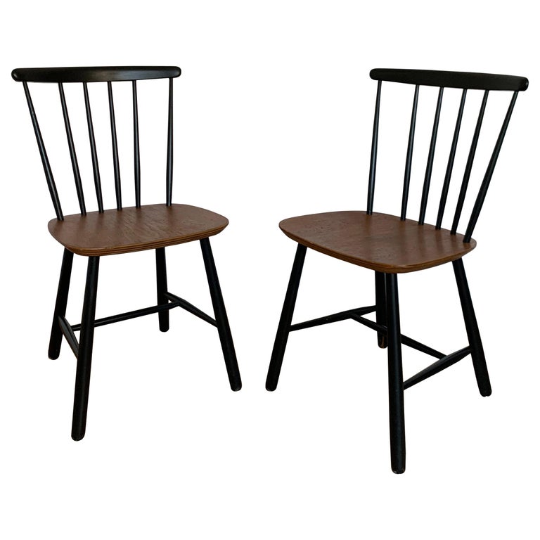 20th Century Spindle Wood Ilmar Tapiovaara Style Classic Chairs, 1960s