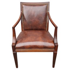 20e siècle Stateville Chair Co. Fauteuil en acajou et cuir tapissé 
