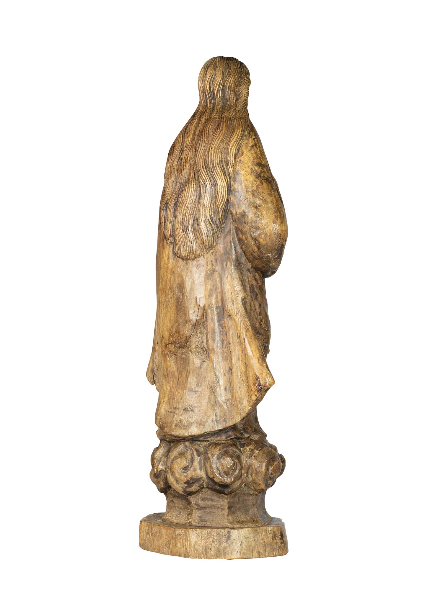 Estatua de la Virgen y el Niño del siglo XX (84 x 33 cm) en venta 4