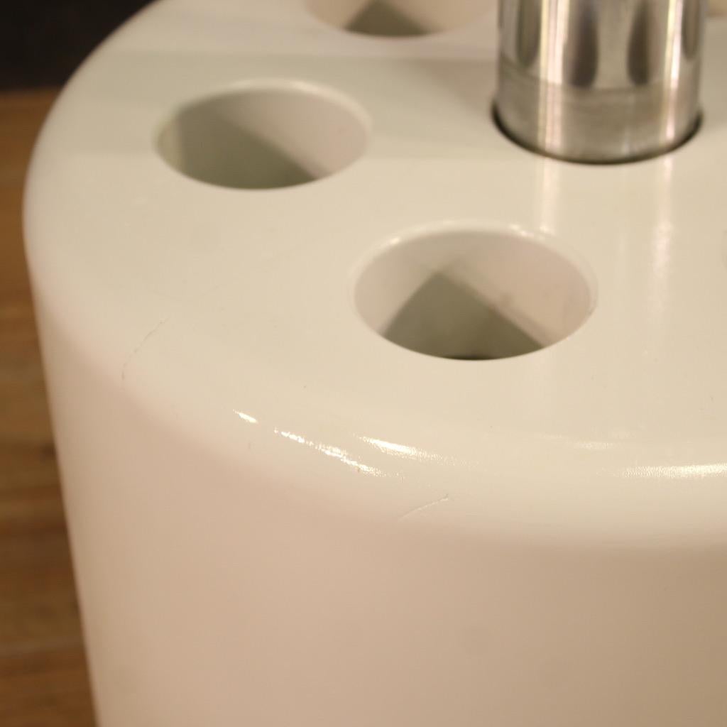 Italian coat stand from the 70s. Lucci and Orlandini design furniture, in steel and plastic, of beautiful lines and pleasant decor. Umbrella stand with 6 compartments on the base and 6 hooks for jackets on the top (see photo). Completely