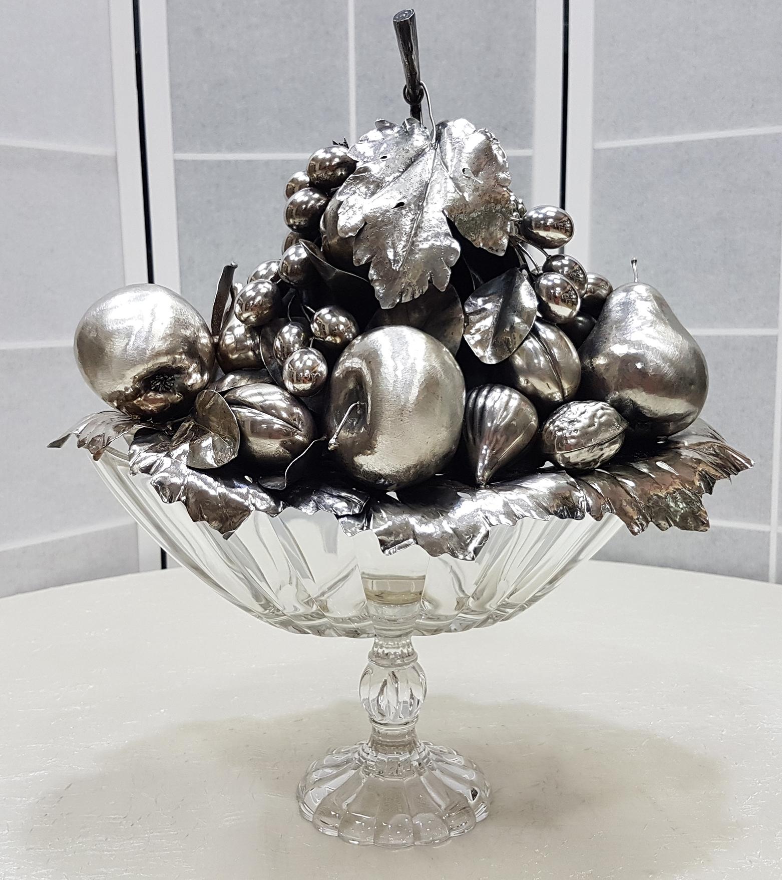 20th Century Italian Sterling Silver Centrepiece with fruit on Cristal Base For Sale 11