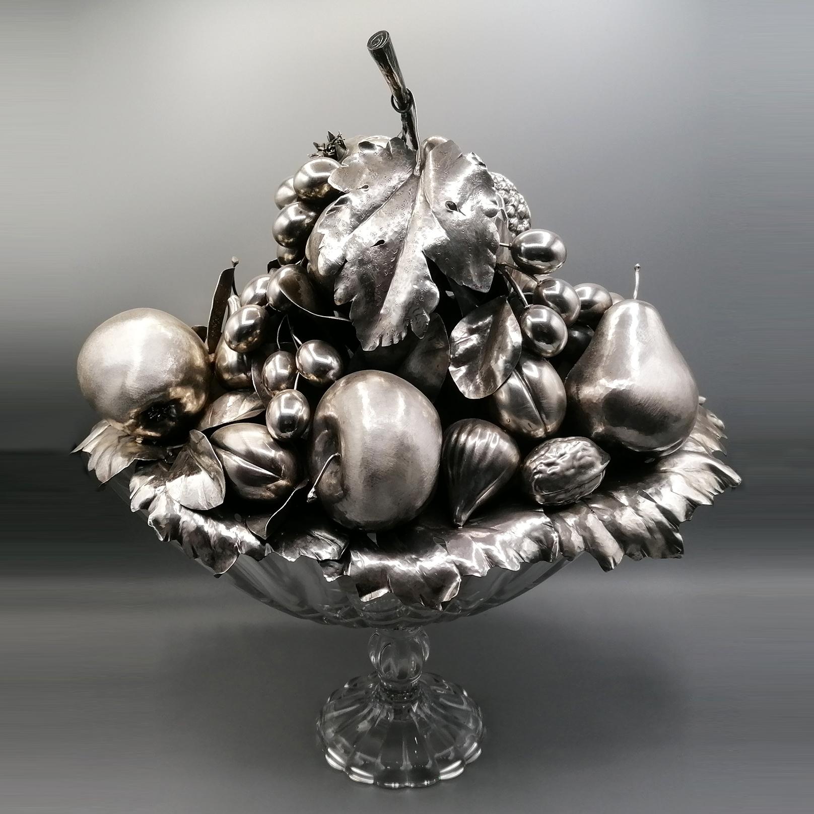 Solid sterling silver oval centerpiece with fruits and leaves composition made by chiseled silver sheet.
The fruit and leaves have been modeled by hand from the silver plate, shaped and chiseled to obtain the fruits and leaves to compose the