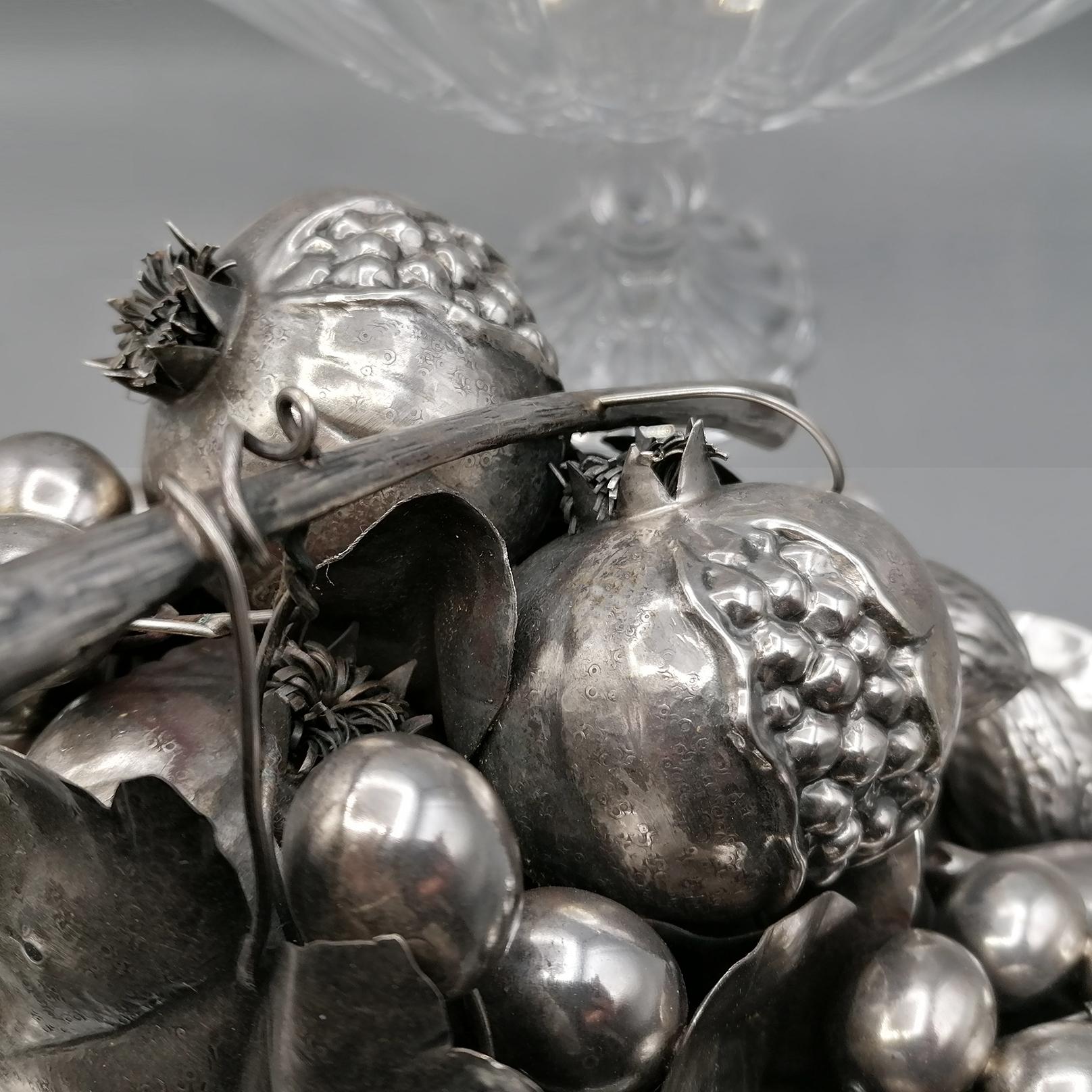 Centro de mesa italiano del siglo XX de plata de ley con fruta sobre base de cristal Otro en venta