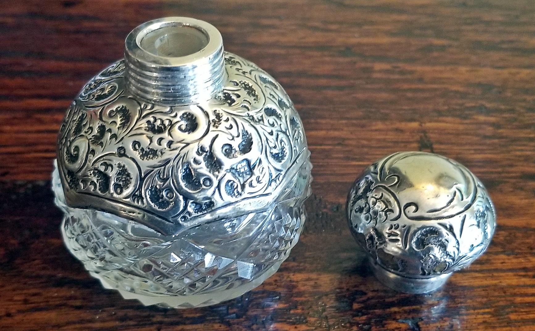 20th Century Sterling Silver and Crystal Perfume Bottle, Birmingham, 1907 5