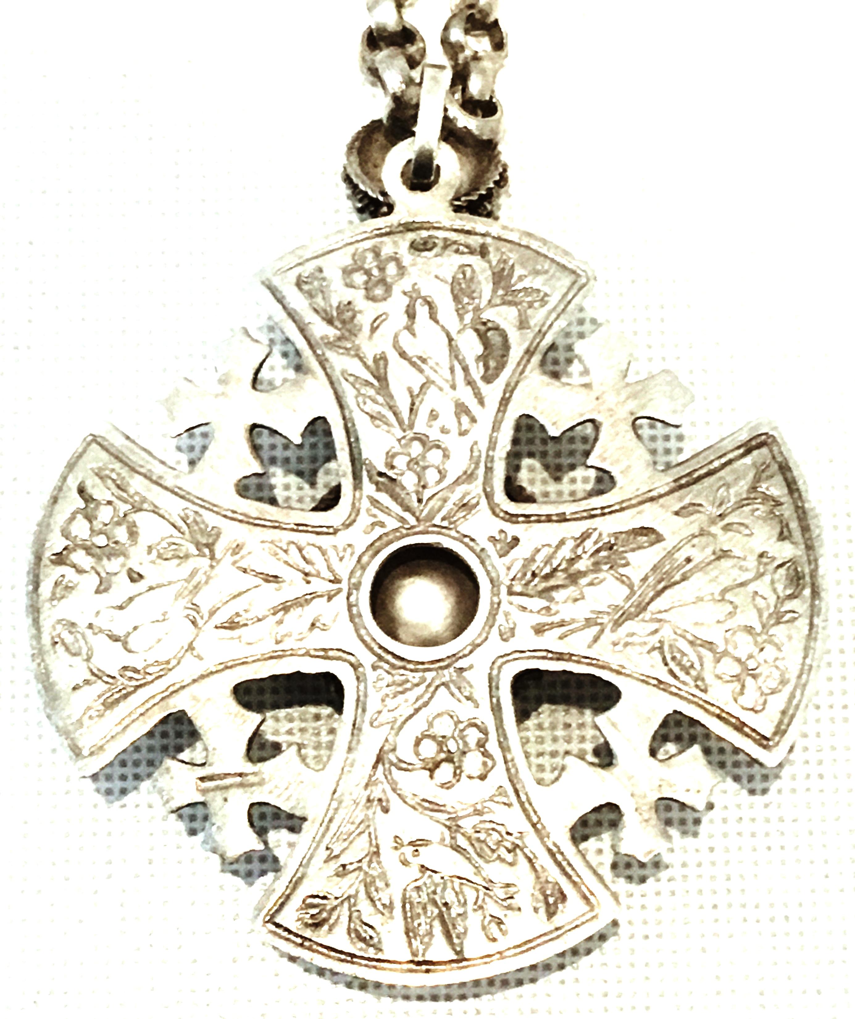 20th Century Sterling Silver & Blue Topaz Maltese Cross Pendant Necklace For Sale 4