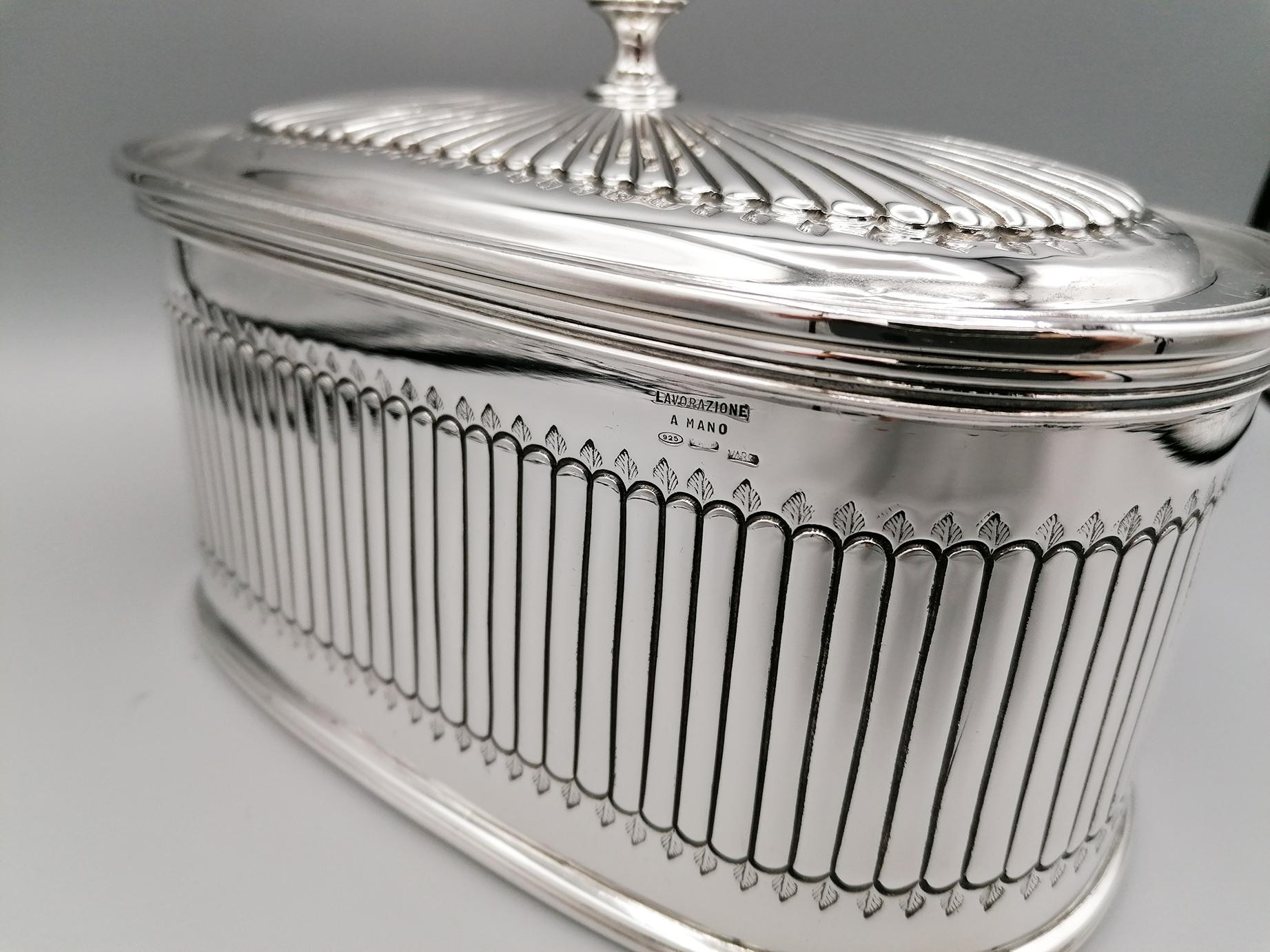 20th Century Sterling Silver Box George III° Style In Excellent Condition For Sale In VALENZA, IT
