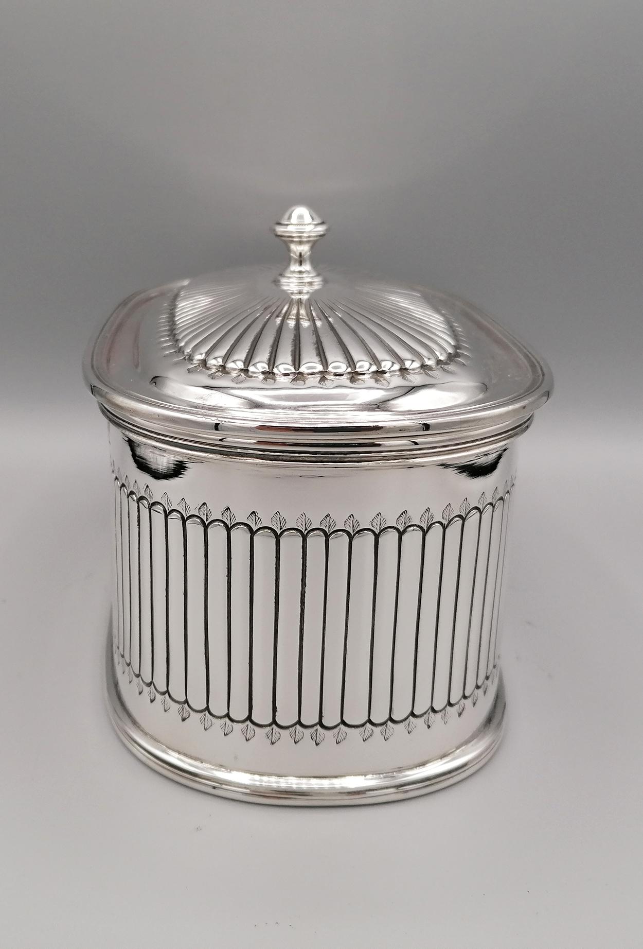 Box aus Sterlingsilber im George-III-Stil des 20. Jahrhunderts (Ende des 20. Jahrhunderts) im Angebot