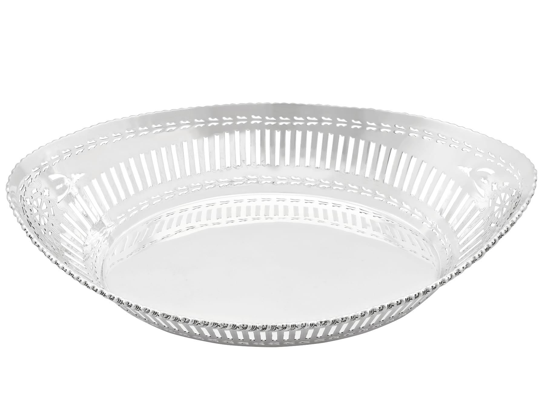 English 20th Century Sterling Silver Bread Dish For Sale