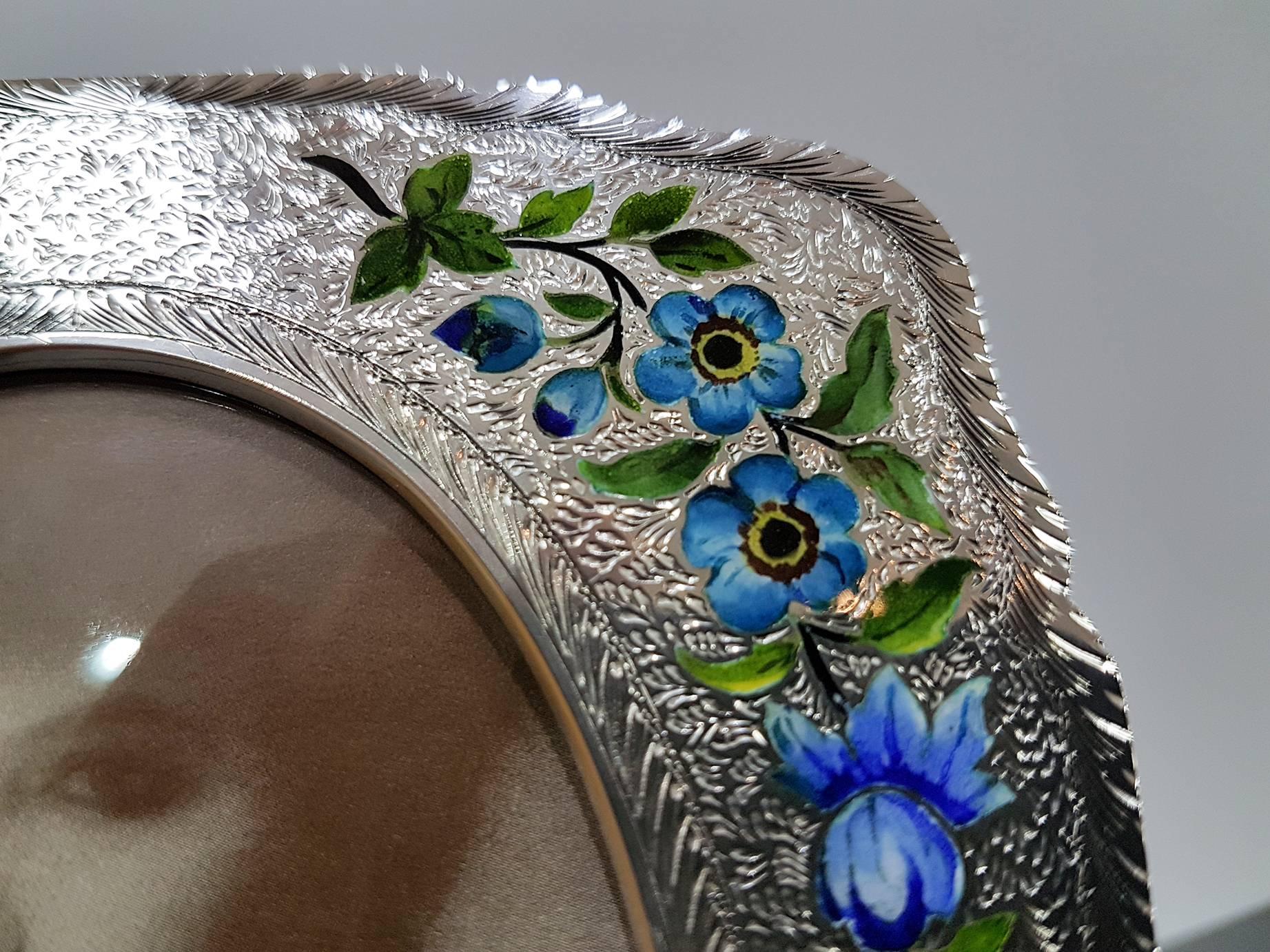 20th Century Italian Sterling Silver Gilted Enameled Frame In Excellent Condition For Sale In VALENZA, IT