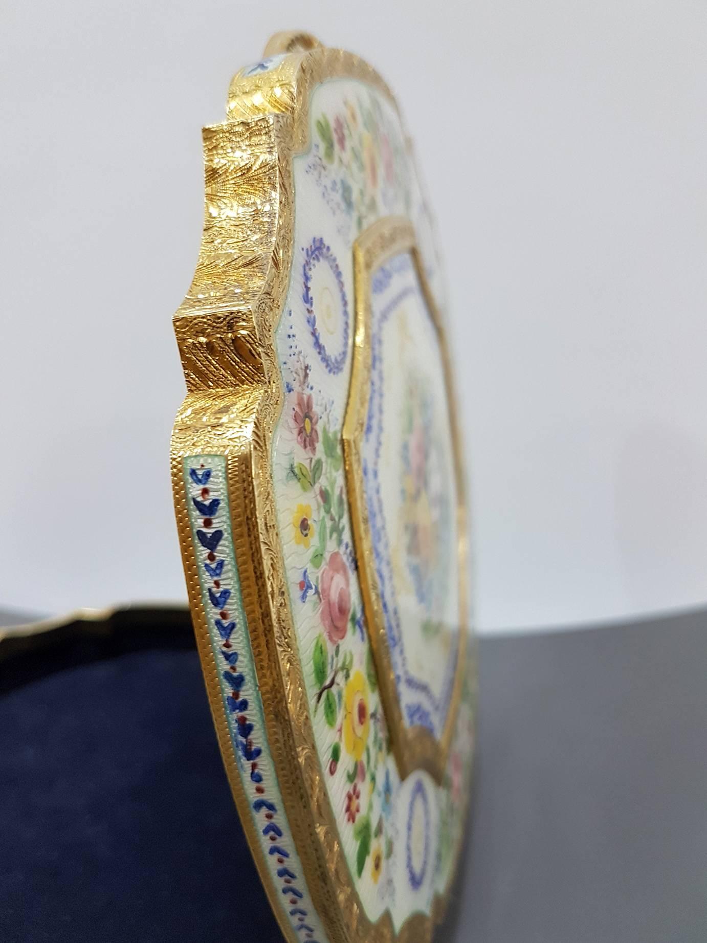 Caja de mesa italiana dorada y esmaltada de plata de ley del siglo XX en venta 3