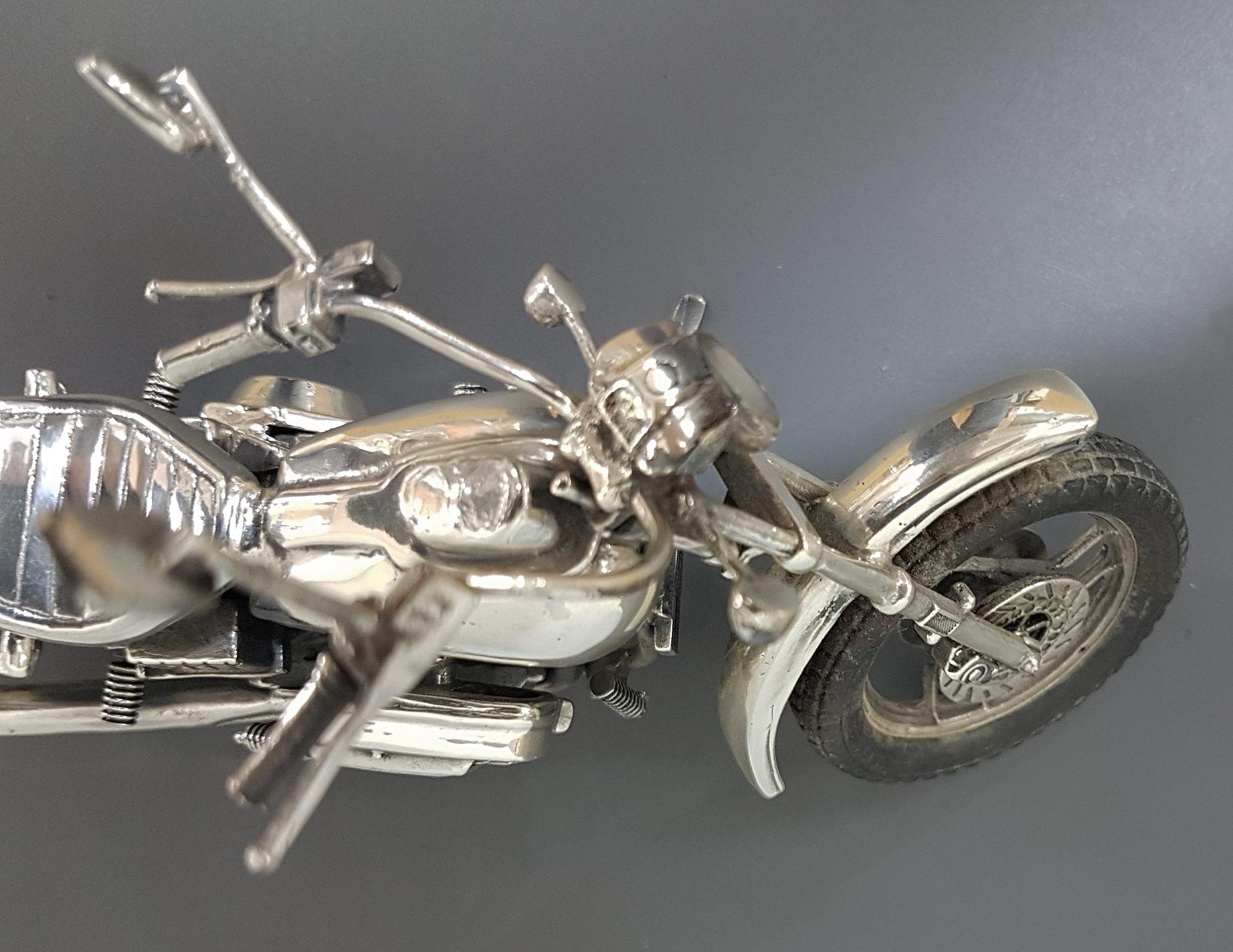 Miniatur-Motorrad aus Sterlingsilber des 20. Jahrhunderts Harley Davidson, hergestellt in Italien im Angebot 4